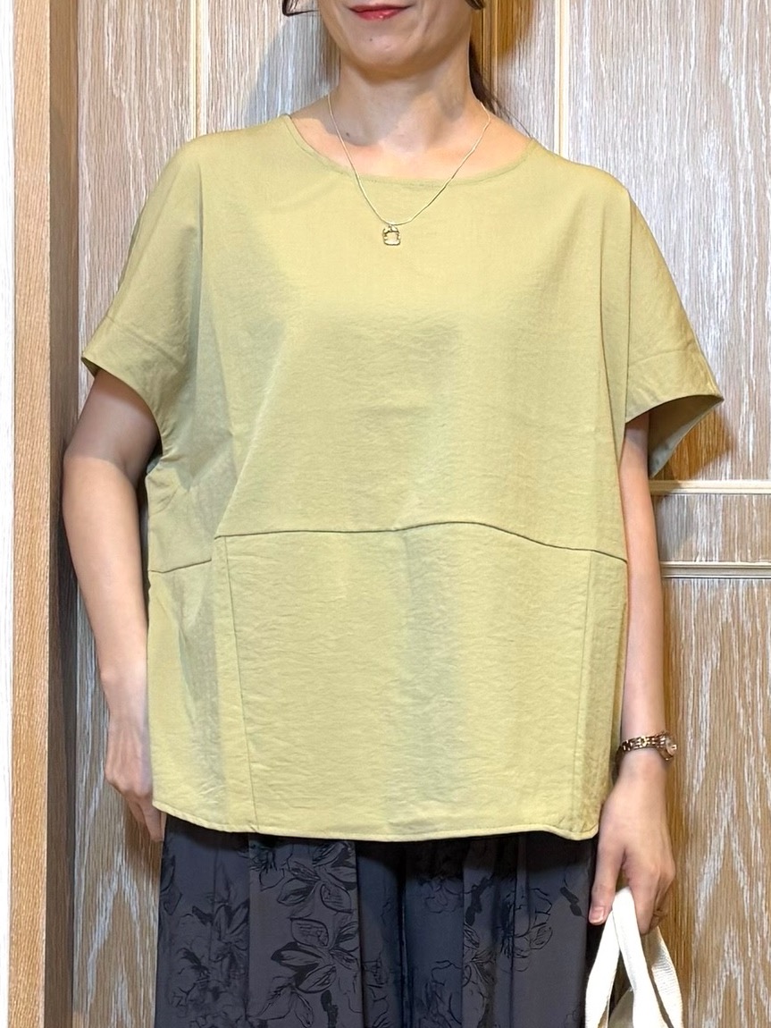 KAORIさんの「SHOO･LA･RUE｜【洗濯機可/セットアップ可】軽凛(かろりん) シンプル上品 切替コクーントップス」を使ったコーディネート