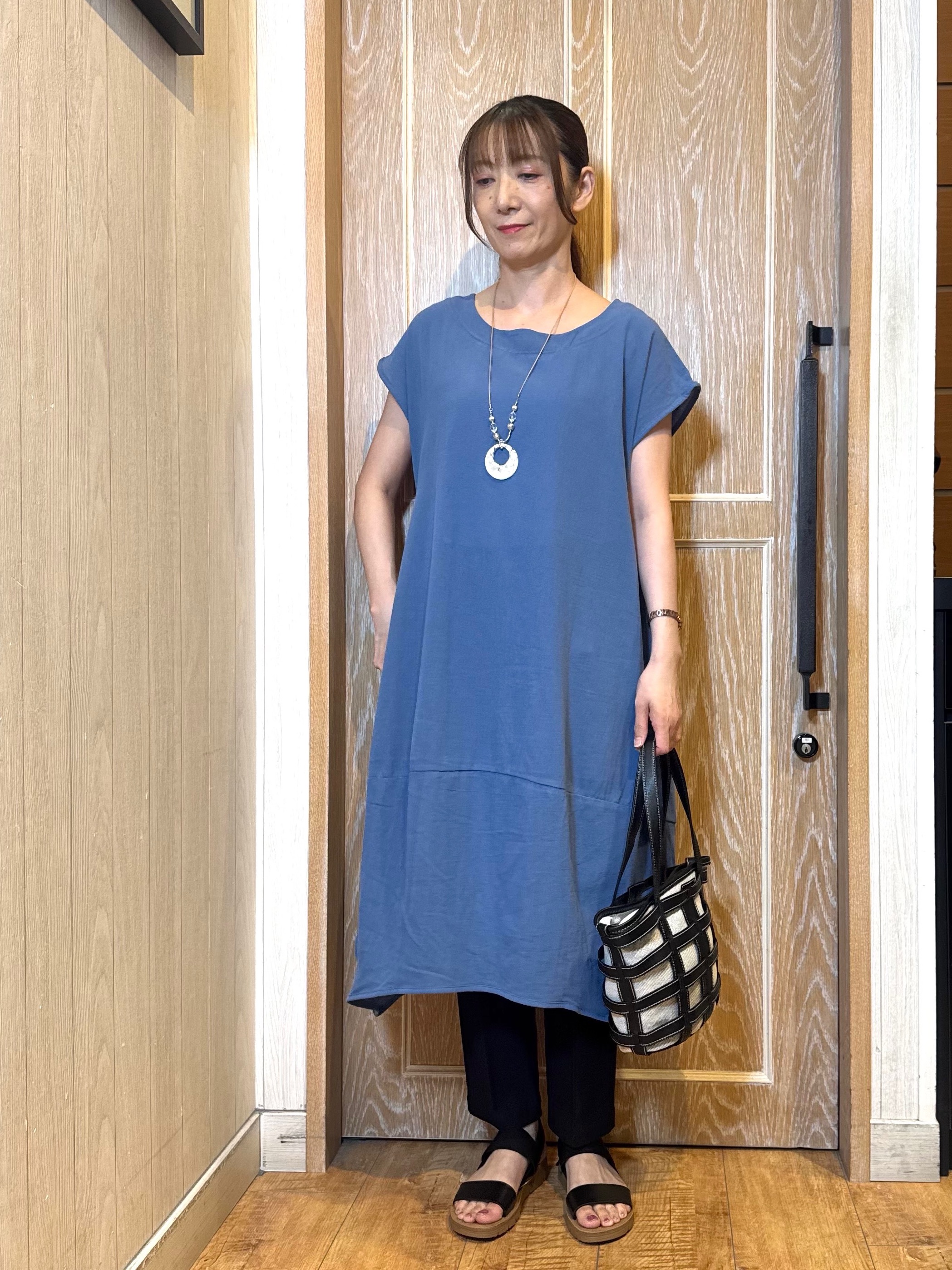 KAORIさんの「SHOO･LA･RUE｜【S-LL/洗濯機可/体型カバー】綿100％ ふんわりラインが女性らしい コクーンワンピース」を使ったコーディネート