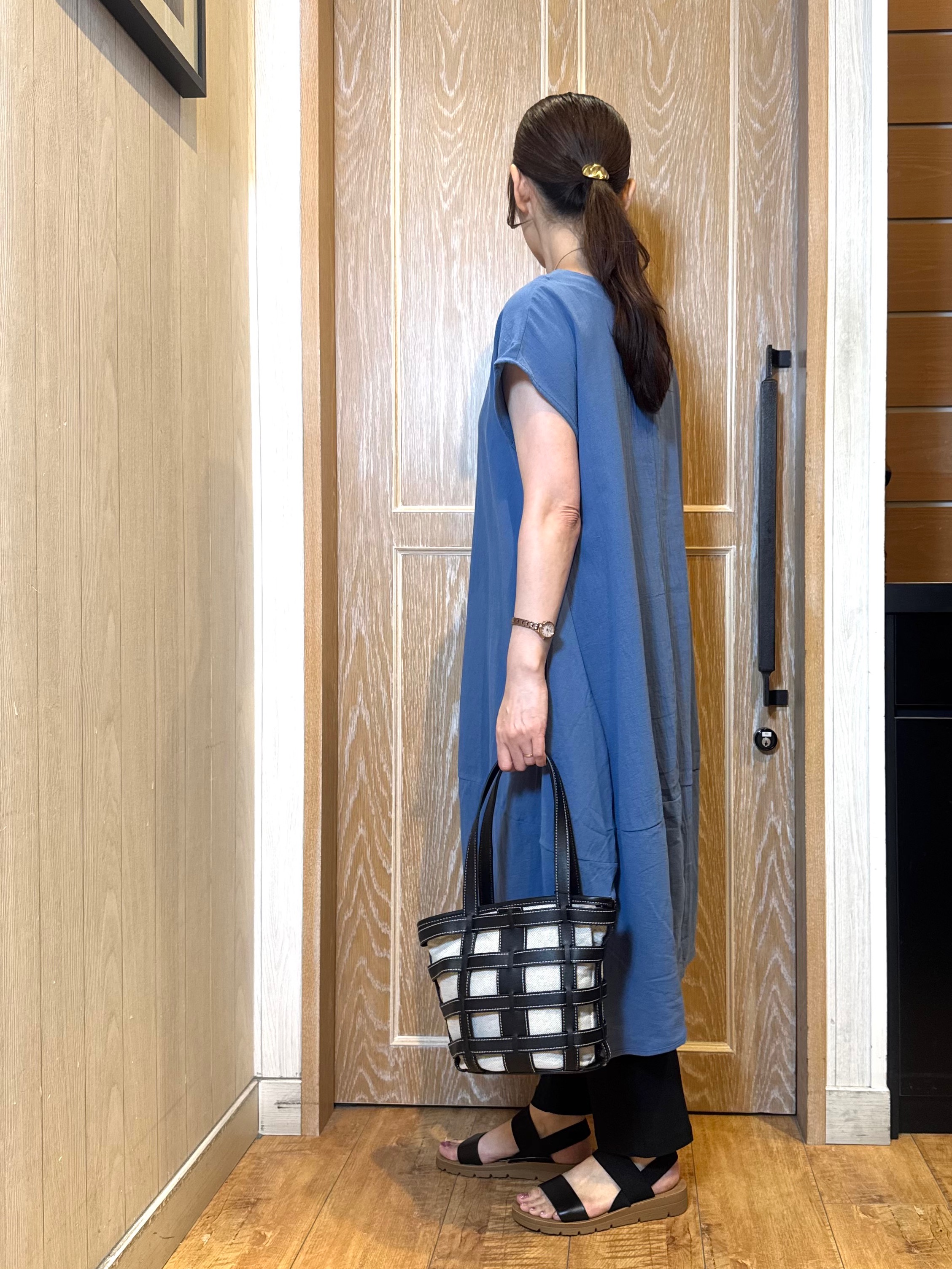 KAORIさんの「SHOO･LA･RUE｜【S-LL/洗濯機可/体型カバー】綿100％ ふんわりラインが女性らしい コクーンワンピース」を使ったコーディネート