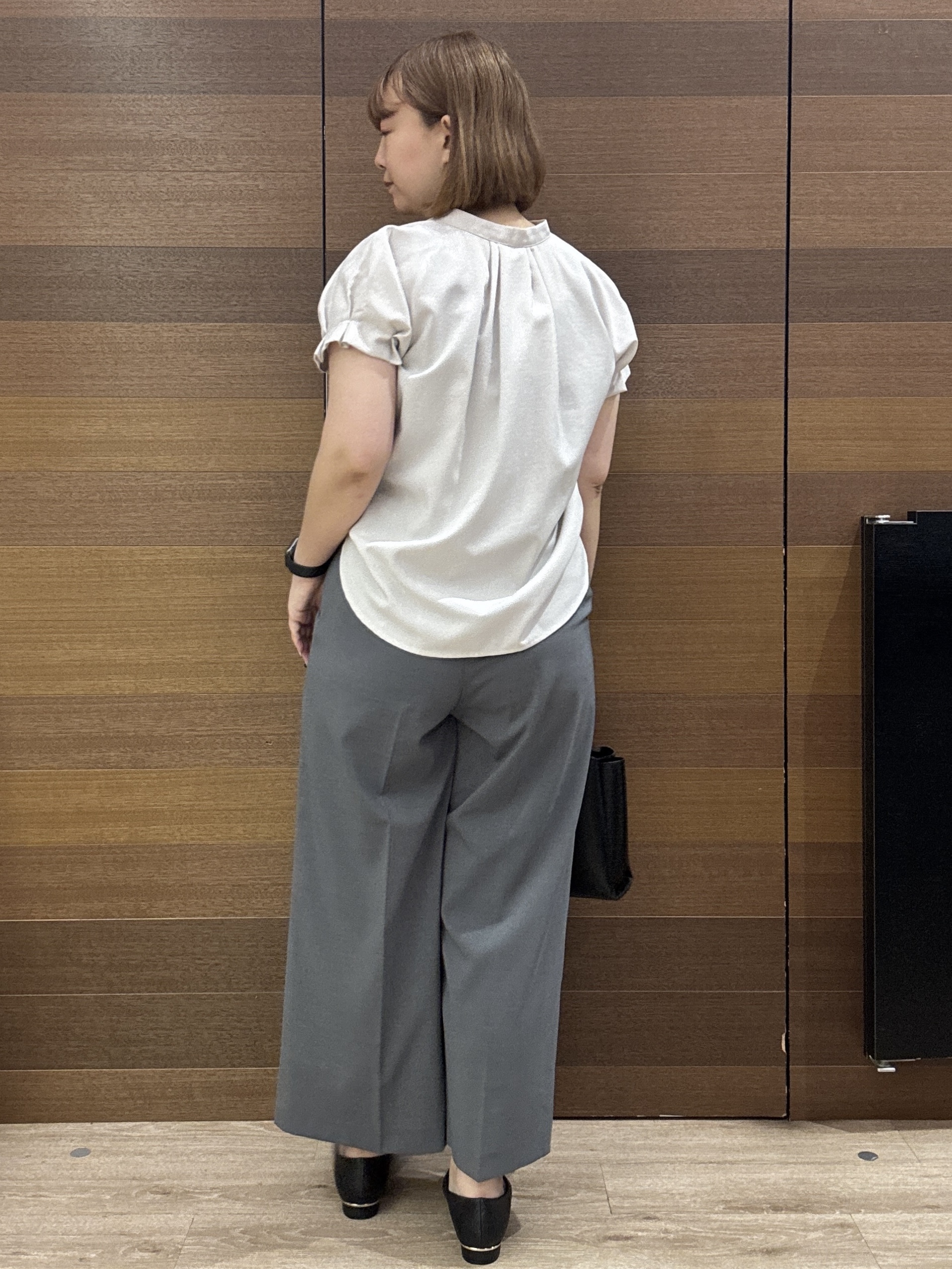 yumeさんの「OPAQUE.CLIP｜【接触冷感／吸水速乾】タックスキッパーブラウス《防シワ／イージーアイロン／洗濯機OK／9col》」を使ったコーディネート