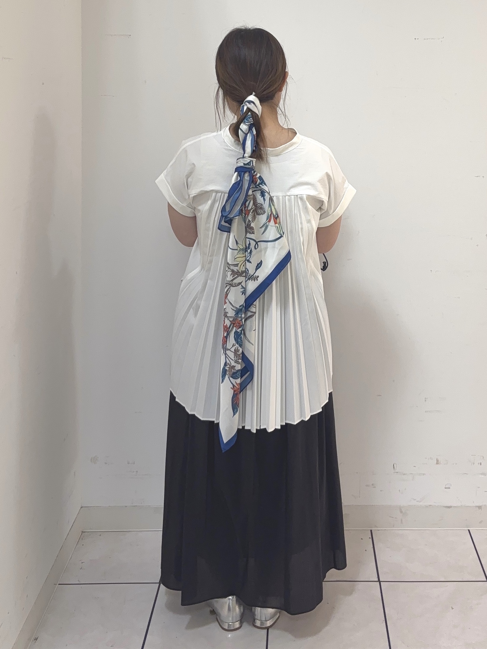 タマさんの「UNTITLED｜【吸水速乾/接触冷感】バックプリーツデザインブラウス」を使ったコーディネート