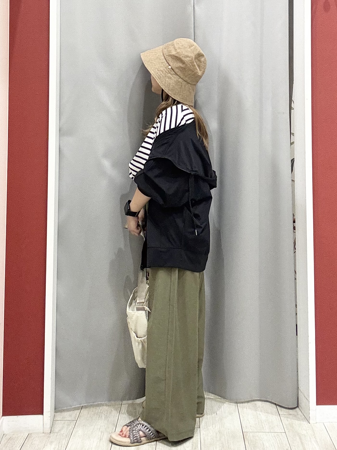 shioさんの「SHOO･LA･RUE｜【UV/S-LL/洗濯機可】手の甲から首元まで隠れる 指穴つき ドルマンパーカー」を使ったコーディネート