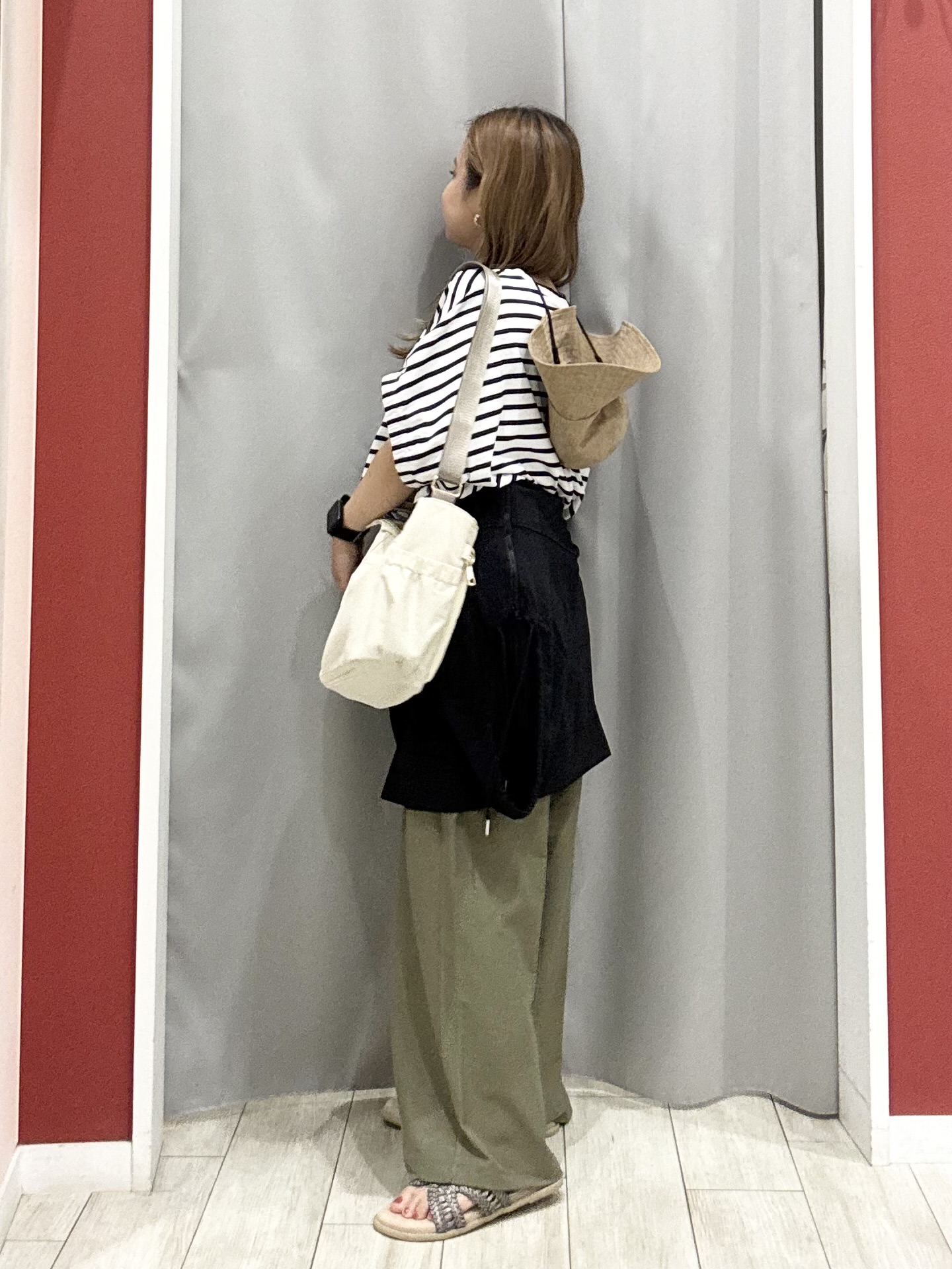 shioさんの「SHOO･LA･RUE｜【UV/S-LL/洗濯機可】手の甲から首元まで隠れる 指穴つき ドルマンパーカー」を使ったコーディネート