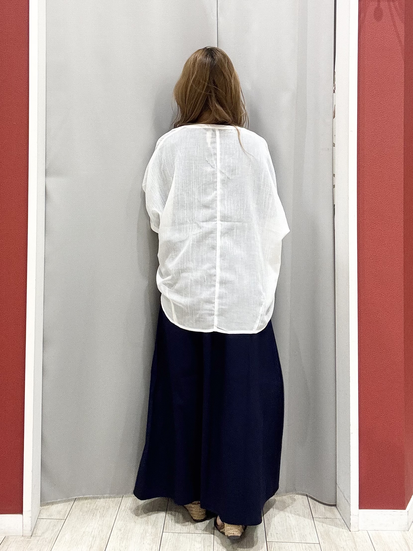 shioさんの「SHOO･LA･RUE｜【洗濯機可/選べる6色】程よいシアー感が涼し気 ゆったりワッシャードルマンブラウス」を使ったコーディネート