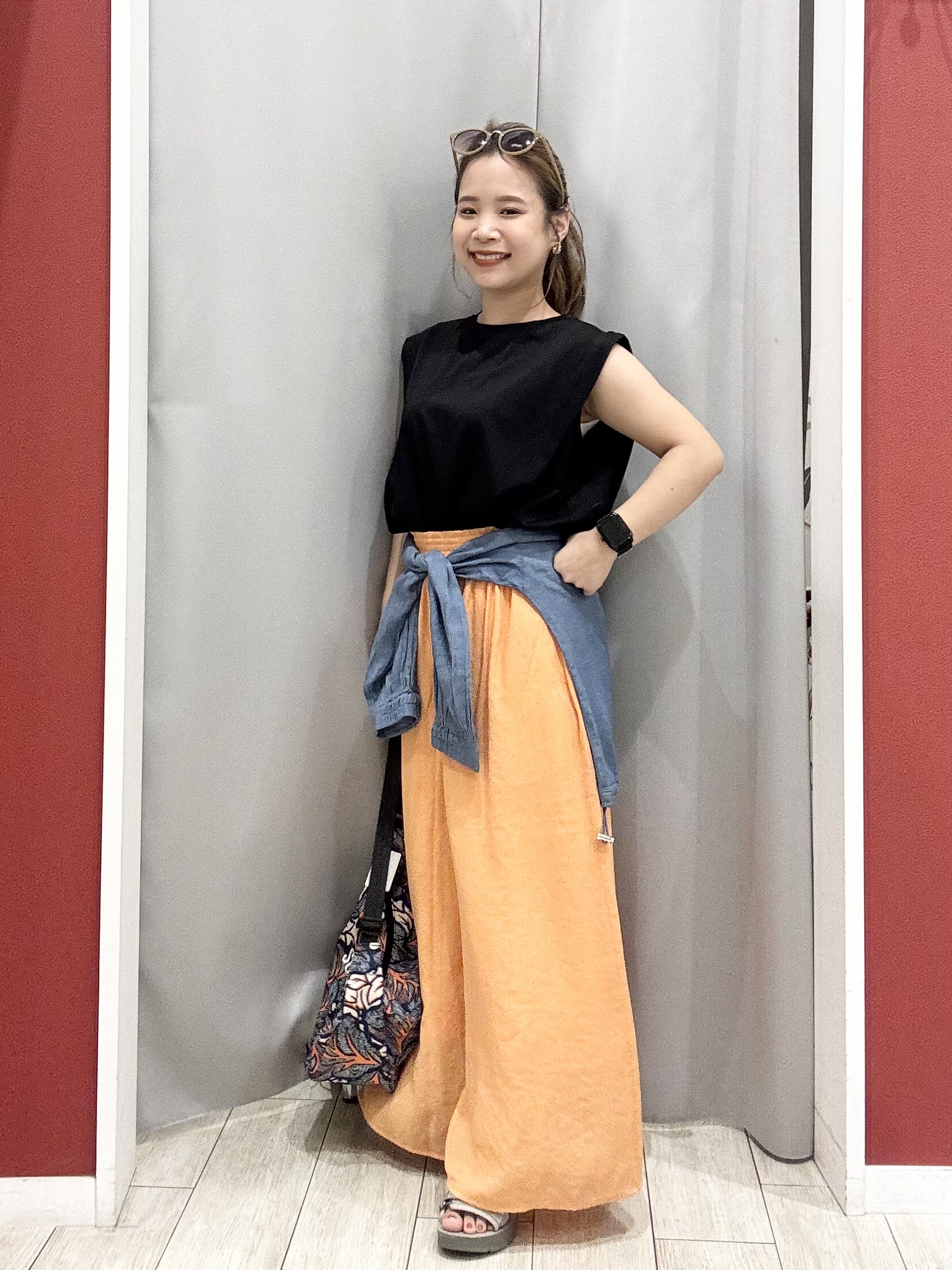 shioさんの「SHOO･LA･RUE｜【UVカット/接触冷感】上品に涼し気 とろみタックノースリーブトップス」を使ったコーディネート