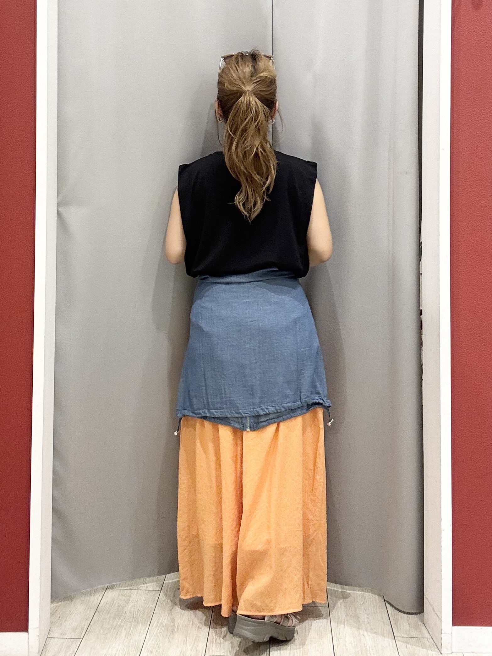 shioさんの「SHOO･LA･RUE｜【UVカット/接触冷感】上品に涼し気 とろみタックノースリーブトップス」を使ったコーディネート