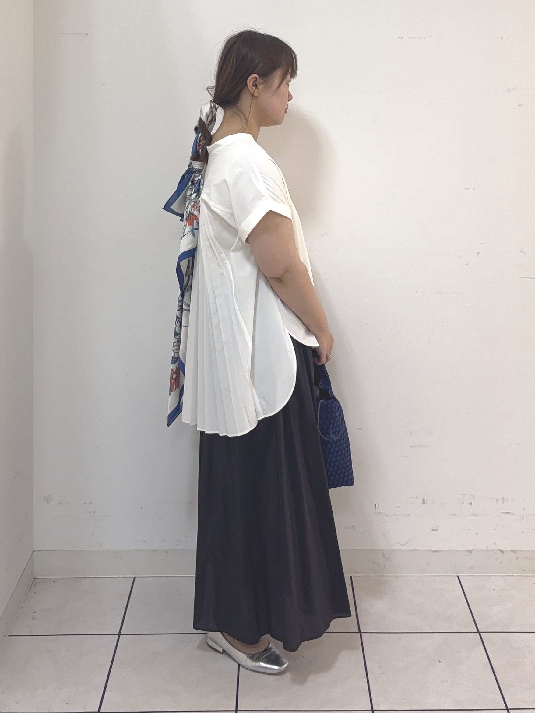 タマさんの「UNTITLED｜【吸水速乾/接触冷感】バックプリーツデザインブラウス」を使ったコーディネート