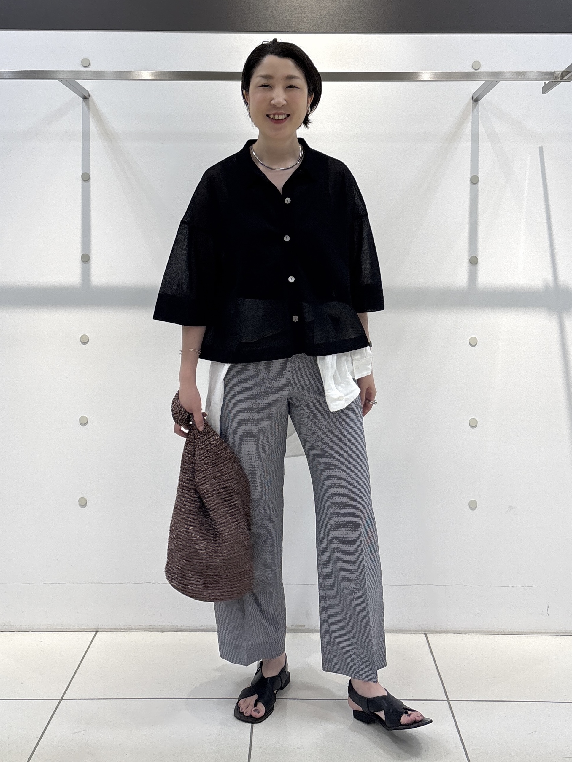yuriさんの「INDIVI｜【洗える／UVケア／SETUP可能】サッカー素材ストレートパンツ」を使ったコーディネート