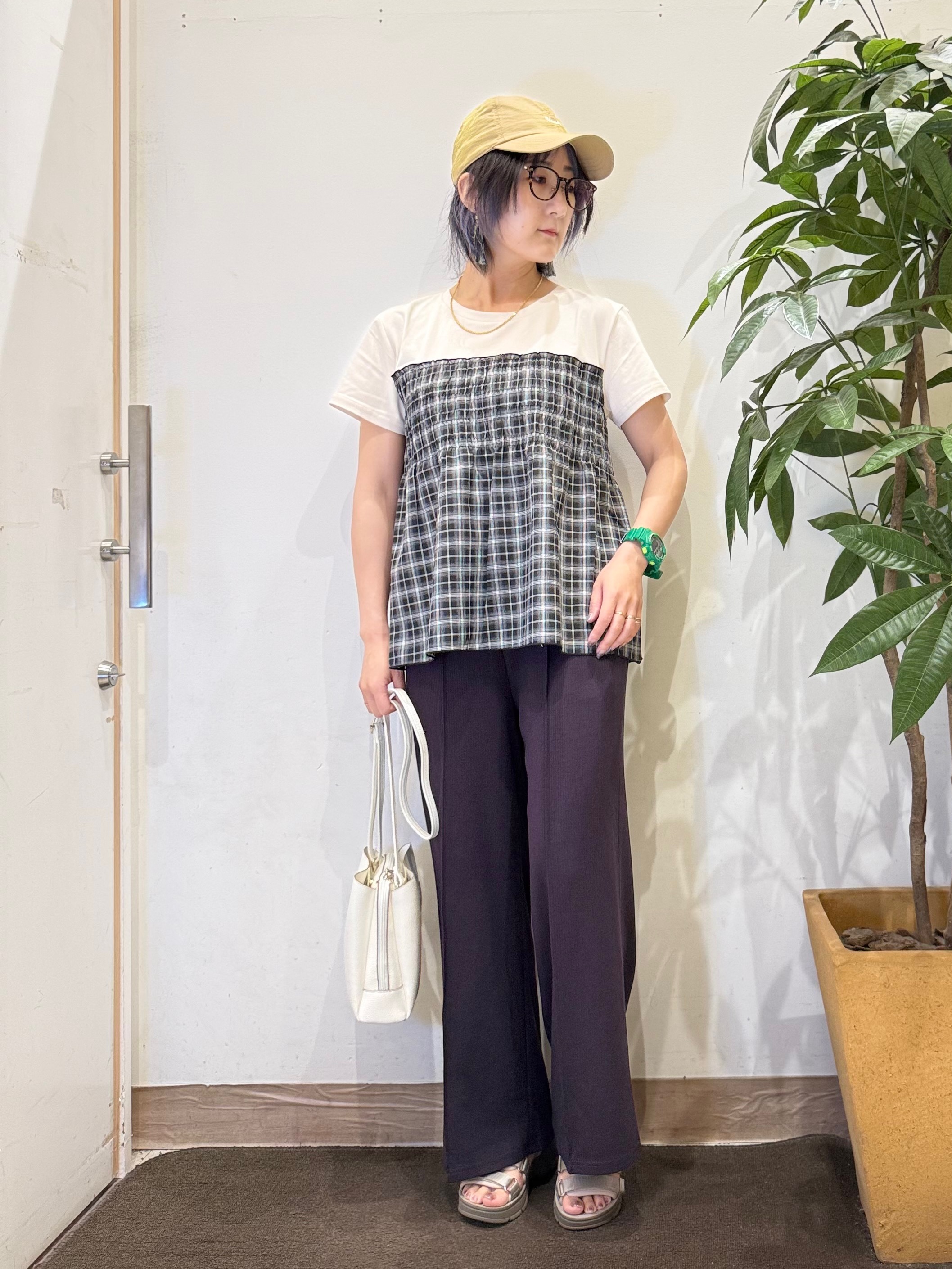 misakiさんの「SHOO･LA･RUE｜【S-LL/洗濯機可/体型カバー】インせずサマ見え ビスチェ風異素材ドッキングTシャツ」を使ったコーディネート
