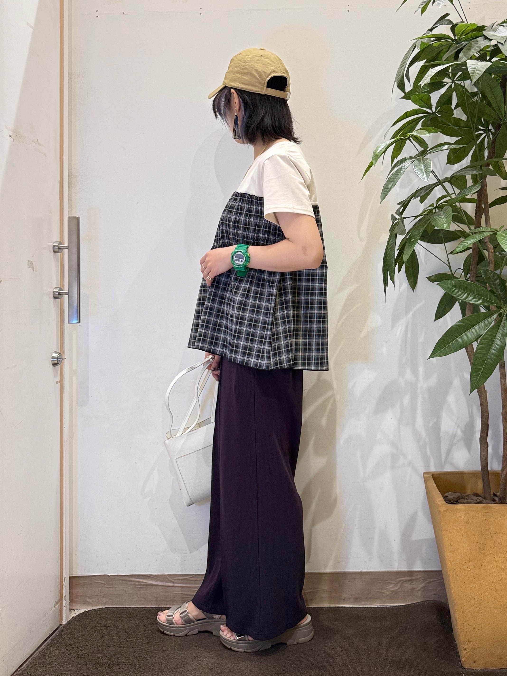 misakiさんの「SHOO･LA･RUE｜【S-LL/洗濯機可/体型カバー】インせずサマ見え ビスチェ風異素材ドッキングTシャツ」を使ったコーディネート