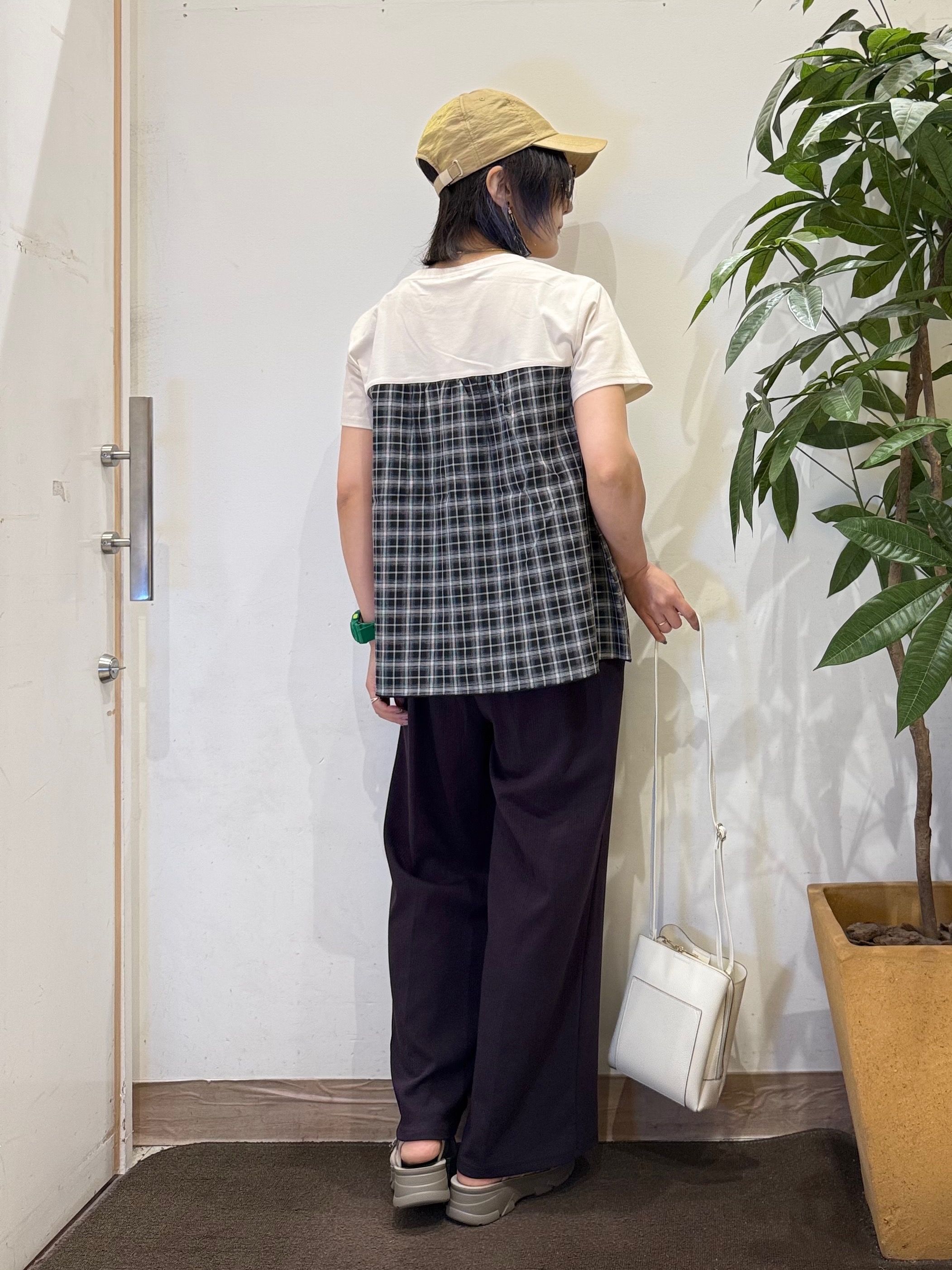 misakiさんの「SHOO･LA･RUE｜【S-LL/洗濯機可/体型カバー】インせずサマ見え ビスチェ風異素材ドッキングTシャツ」を使ったコーディネート