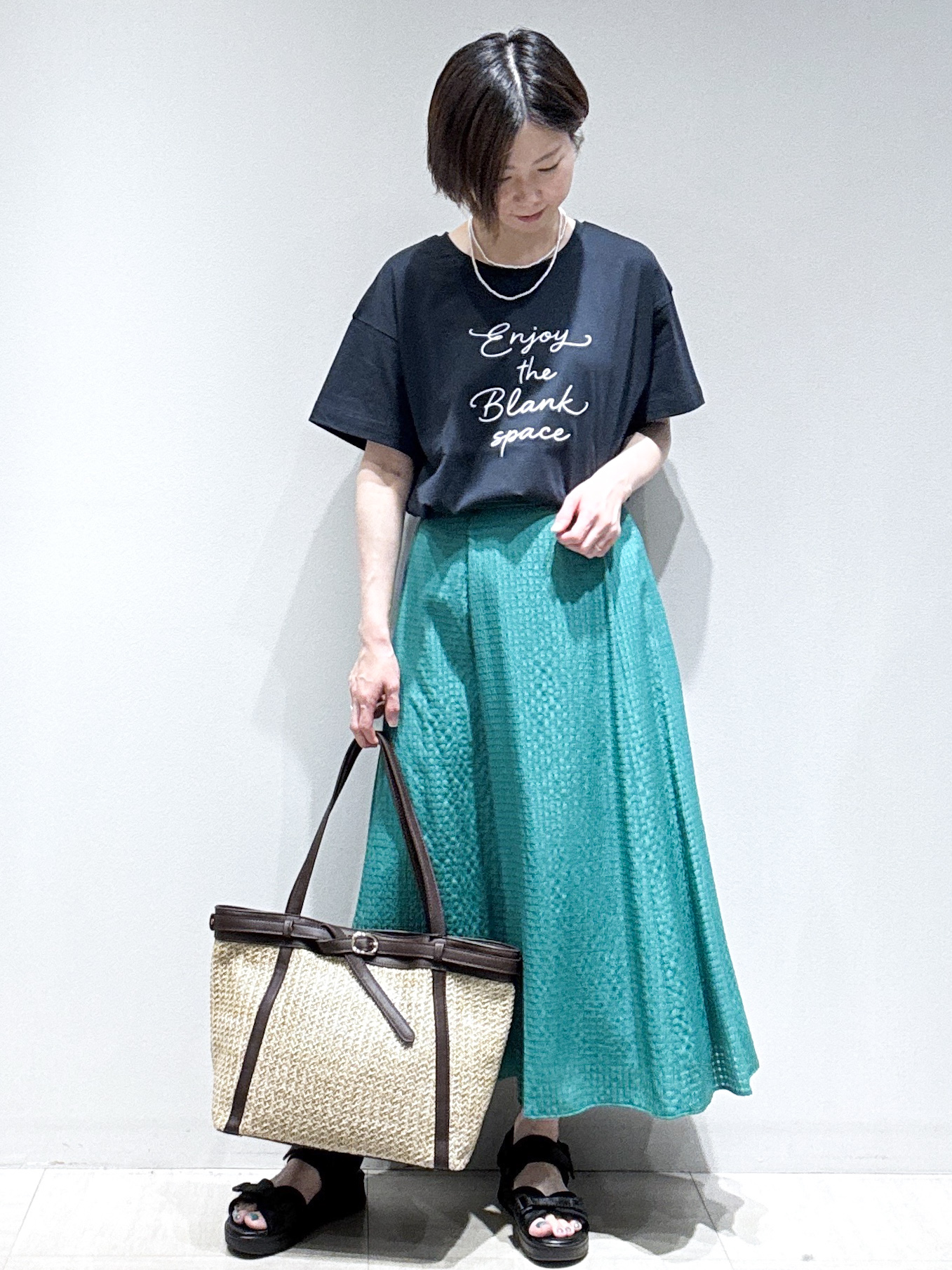 まちこさんの「Reflect｜【接触冷感】ラインアート刺繍Tシャツ」を使ったコーディネート
