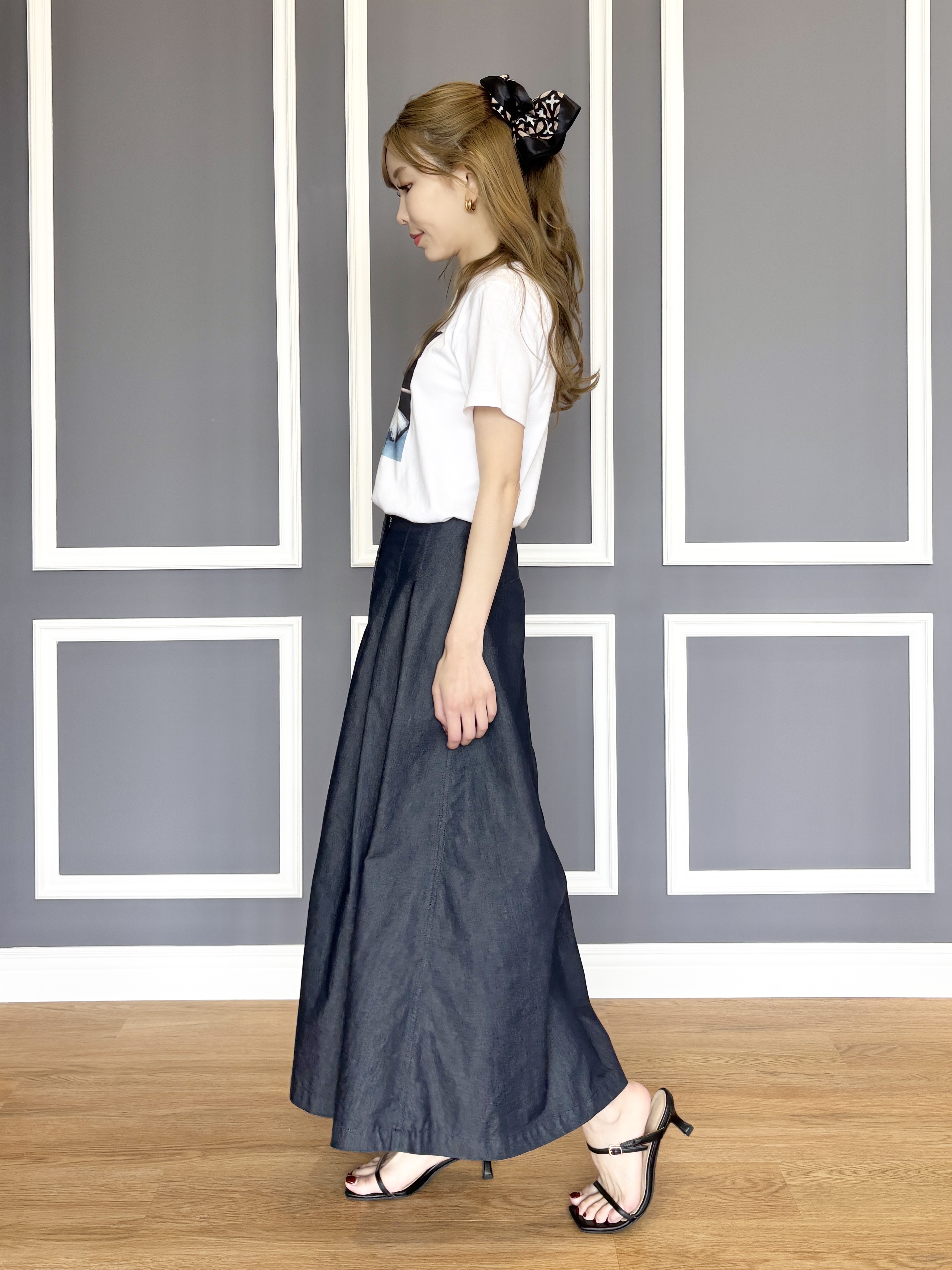 清水夏姫さんの「DRESSTERIOR｜【接触冷感/吸水速乾】クールタッチ デニムライク タックスカート」を使ったコーディネート
