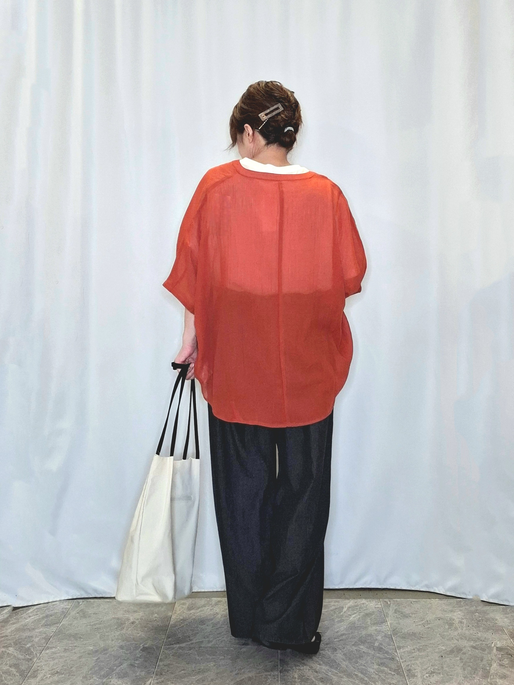 ぬーさんの「SHOO･LA･RUE｜【洗濯機可/選べる6色】程よいシアー感が涼し気 ゆったりワッシャードルマンブラウス」を使ったコーディネート