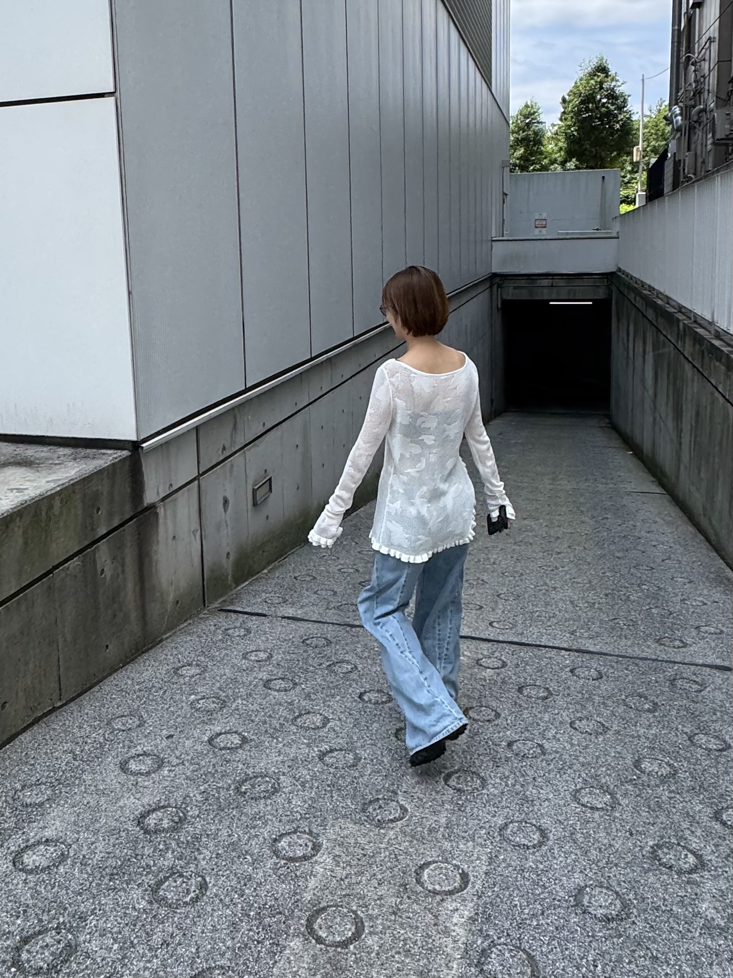 harunaさんの「CODE A｜flower mesh pullover」を使ったコーディネート
