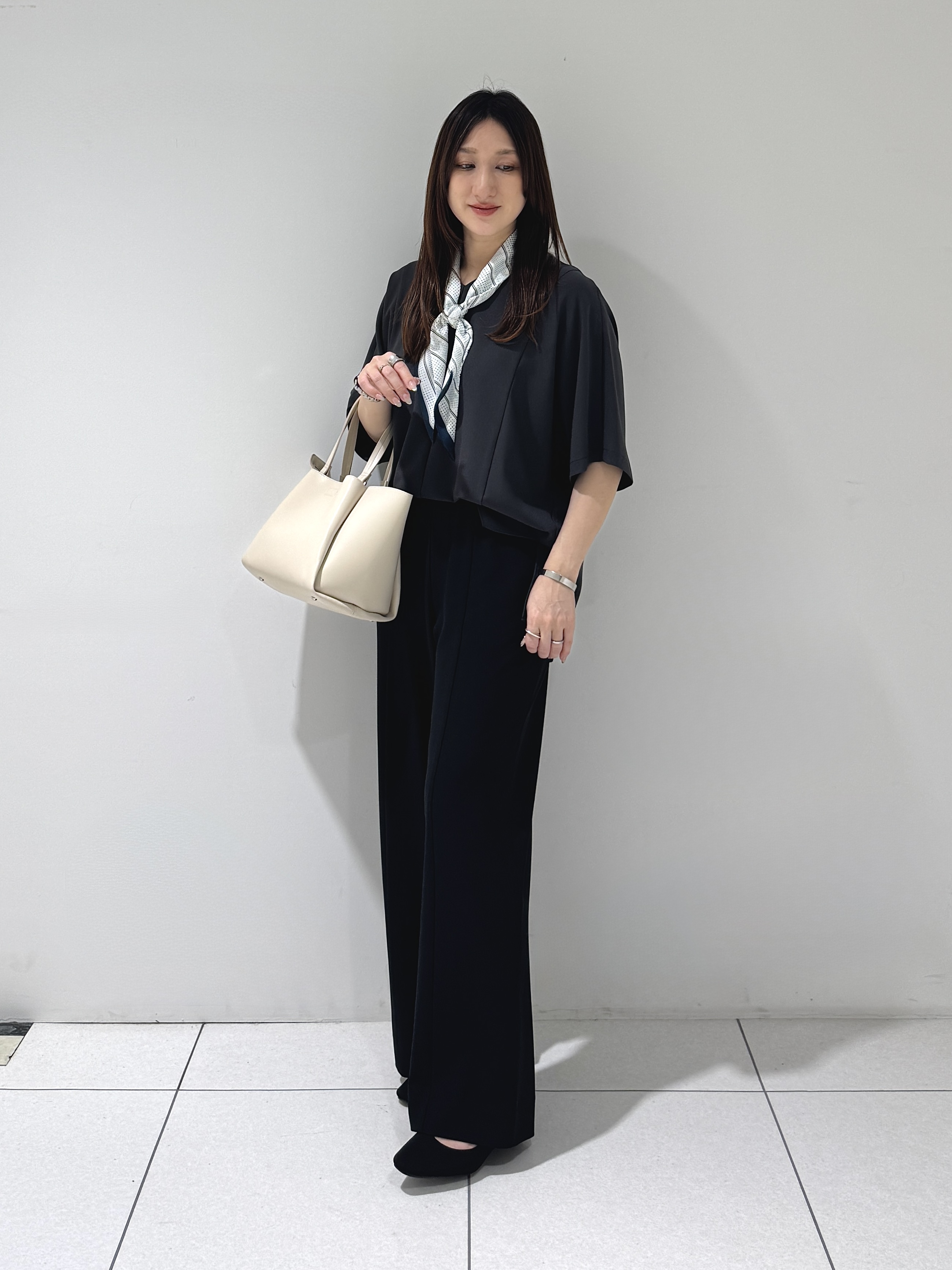 そんさんの「INDIVI｜【秋羽織り/着る日傘】ドルマンフォルムブルゾン」を使ったコーディネート