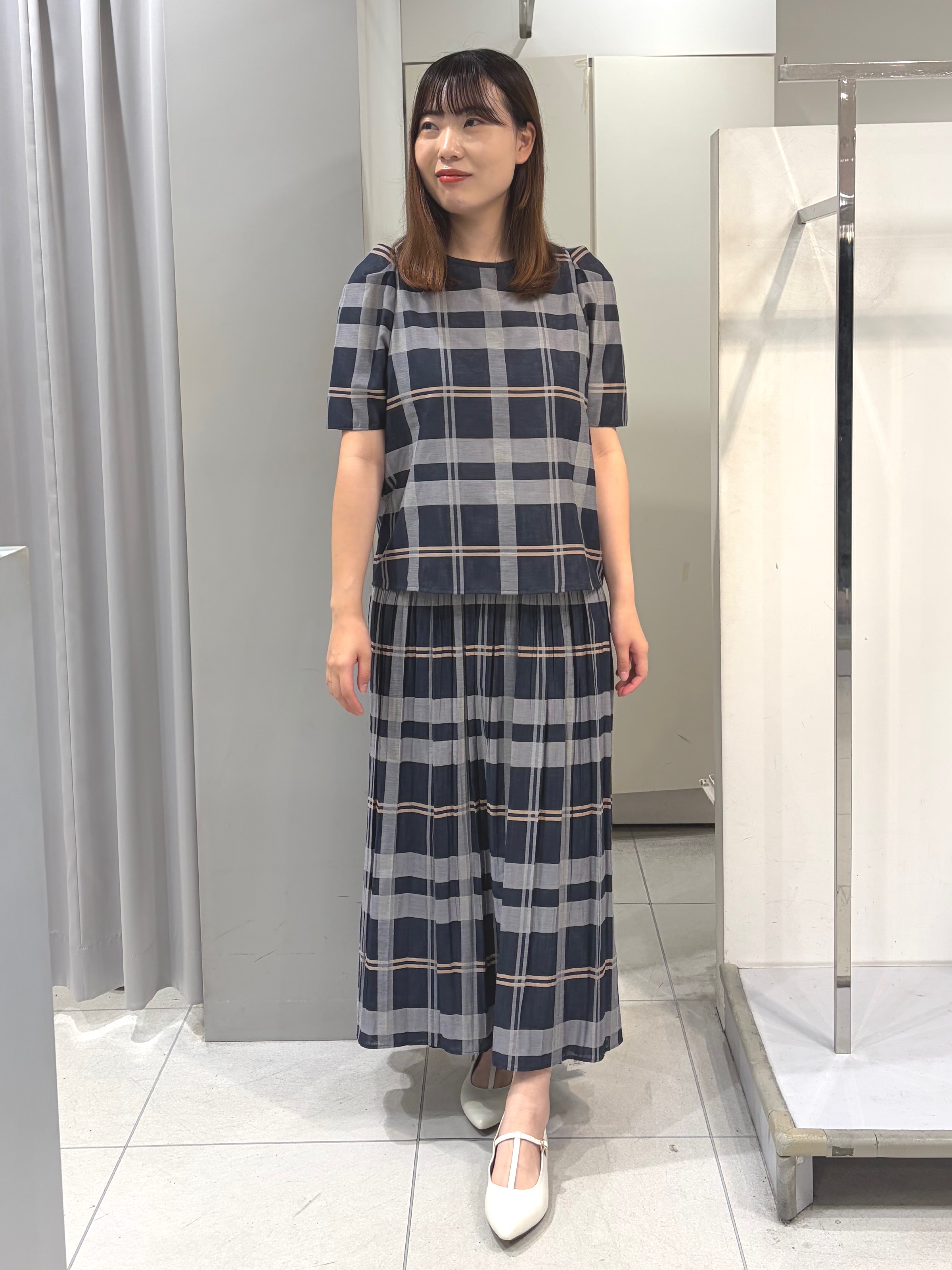 AZUSAさんの「Reflect｜【セットアップ／手洗い可】チェック柄パフスリーブブラウス」を使ったコーディネート