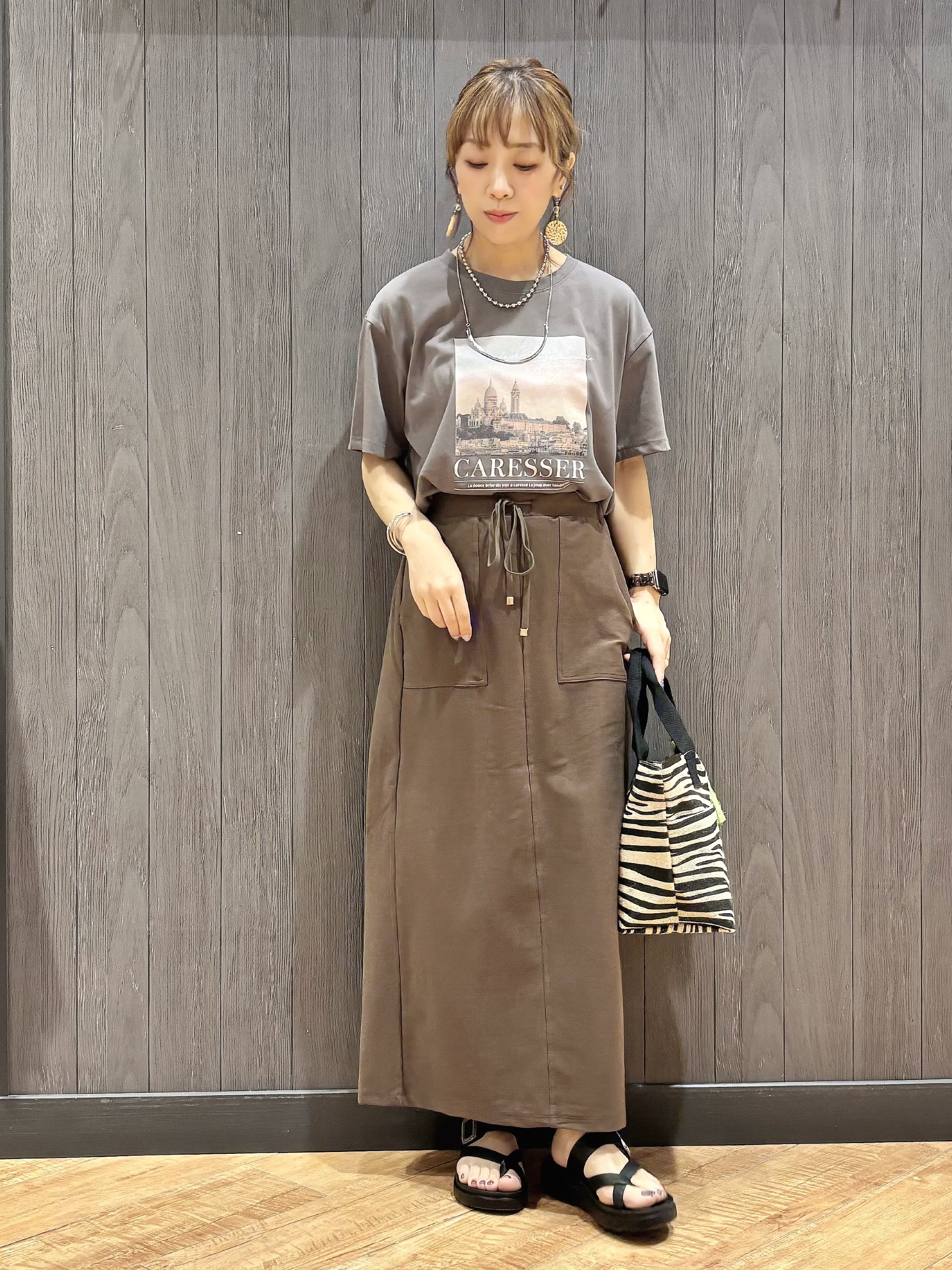 meiさんの「SHOO･LA･RUE｜【UV/S-LL/洗濯機可】真夏に着たい裾レースが女性らしさをプラスする プリントアソートTシャツ」を使ったコーディネート