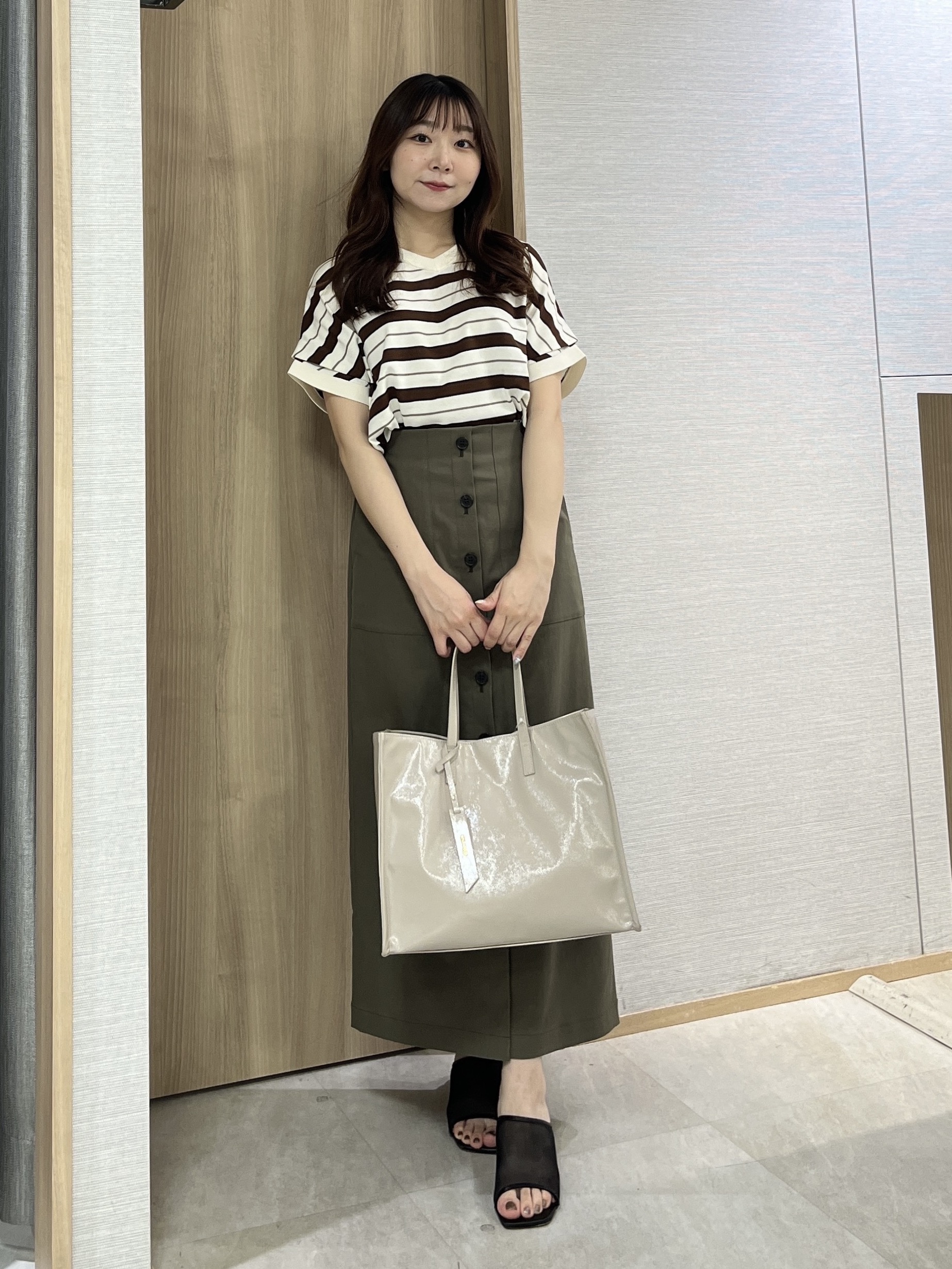 KAHOさんの「UNTITLED｜【肌に張りつきにくい/前後2WAY】ドライタッチコットンプルオーバー」を使ったコーディネート