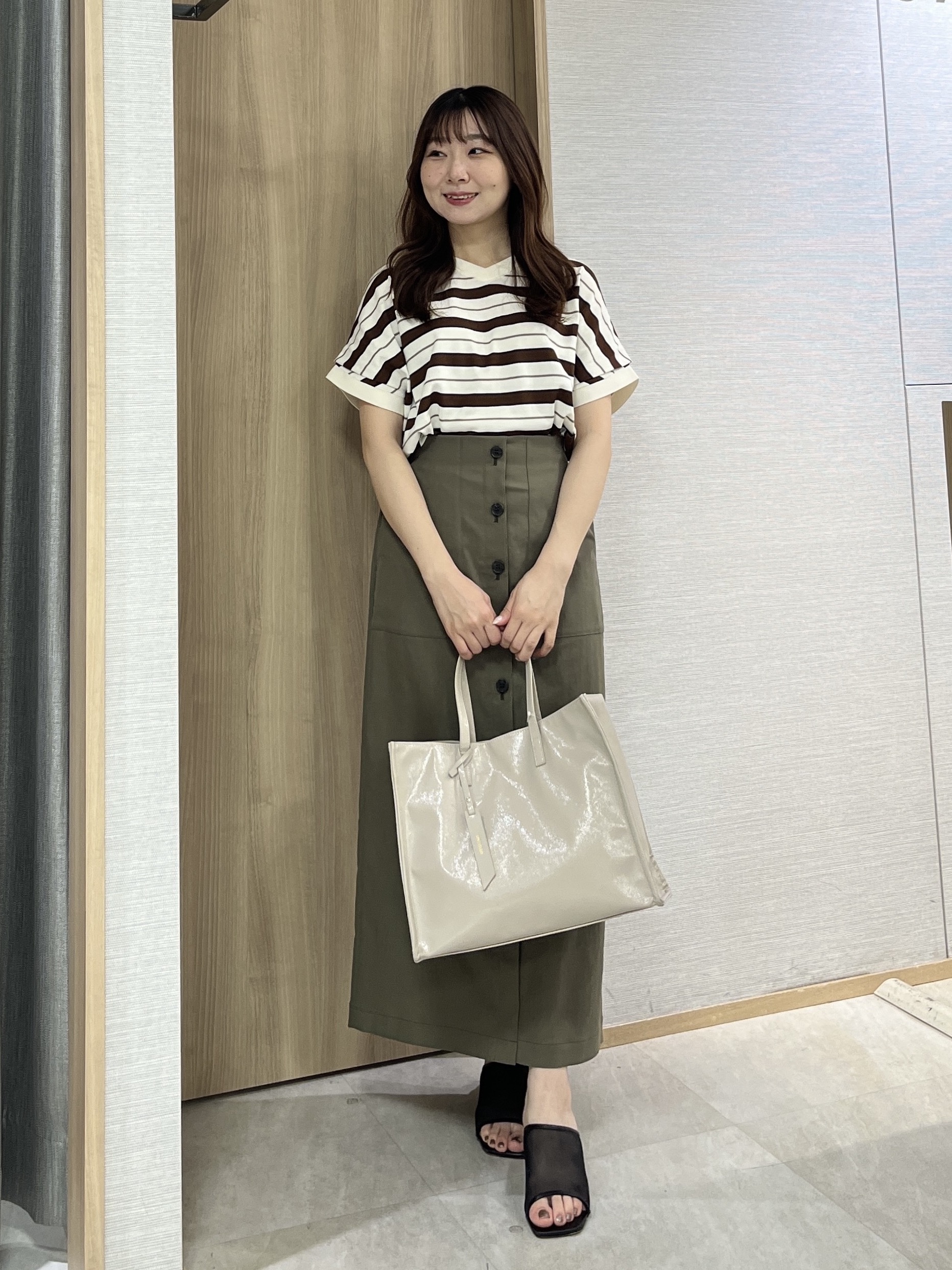 KAHOさんの「UNTITLED｜【肌に張りつきにくい/前後2WAY】ドライタッチコットンプルオーバー」を使ったコーディネート
