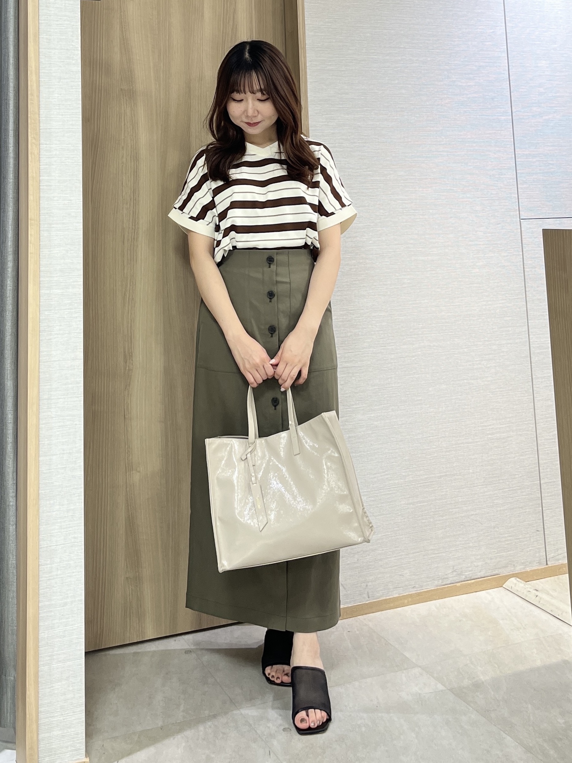 KAHOさんの「UNTITLED｜【肌に張りつきにくい/前後2WAY】ドライタッチコットンプルオーバー」を使ったコーディネート