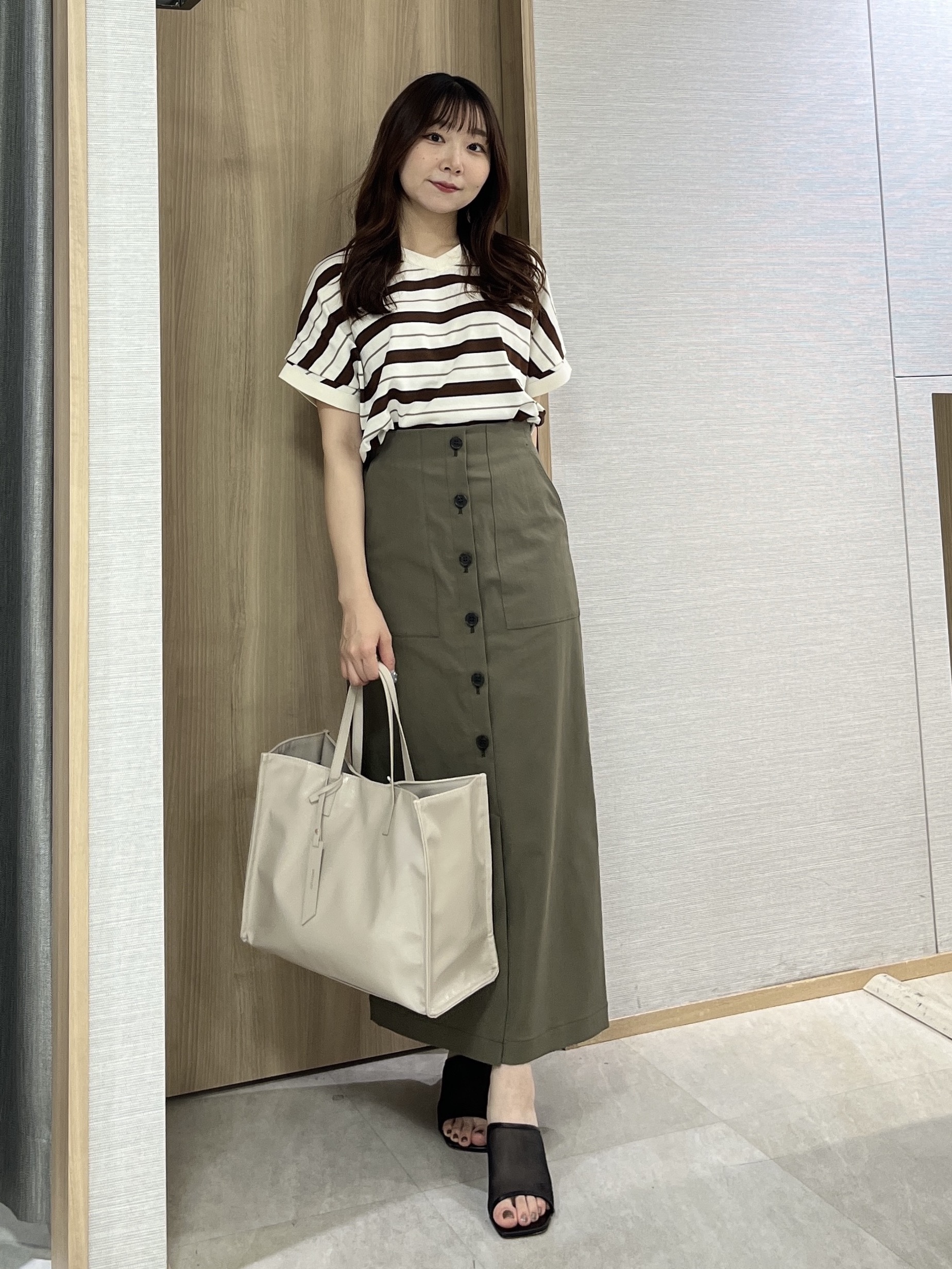 KAHOさんの「UNTITLED｜【肌に張りつきにくい/前後2WAY】ドライタッチコットンプルオーバー」を使ったコーディネート