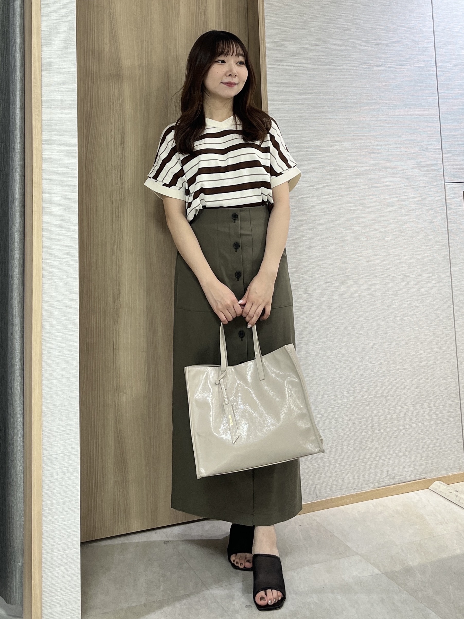 KAHOさんの「UNTITLED｜【肌に張りつきにくい/前後2WAY】ドライタッチコットンプルオーバー」を使ったコーディネート