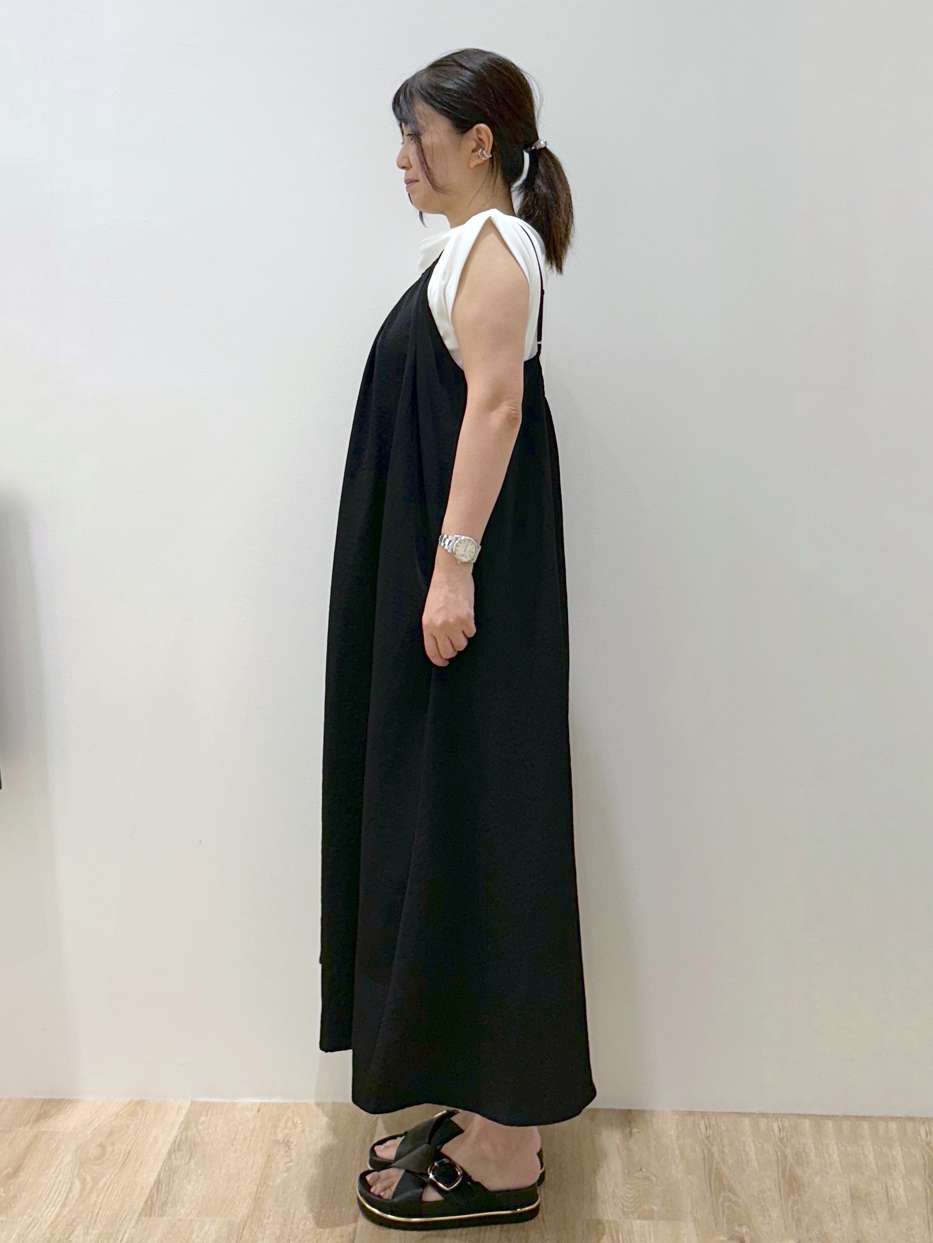 hiroさんの「OPAQUE.CLIP｜タックギャザーキャミワンピース【洗濯機OK】」を使ったコーディネート