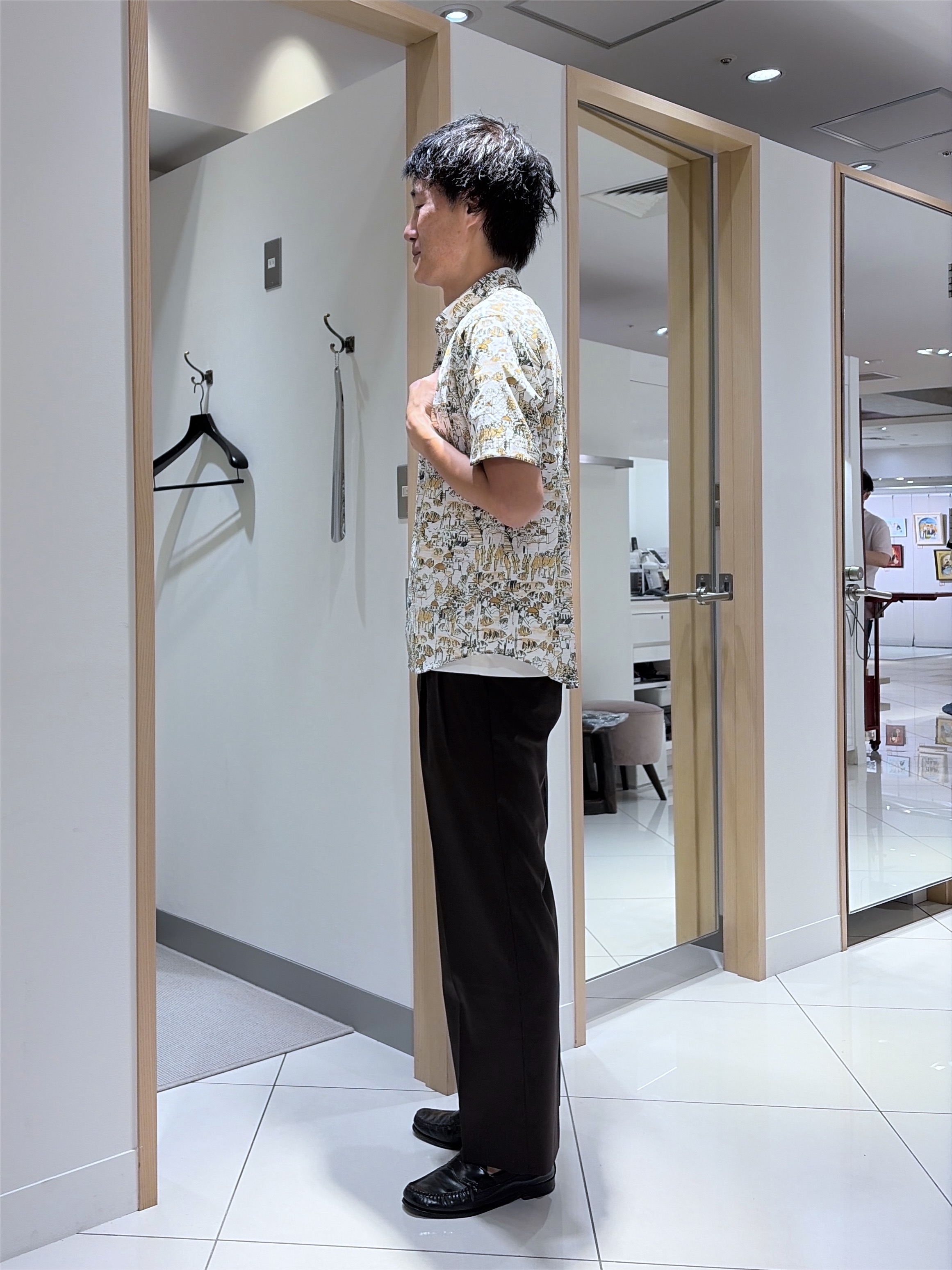 mutoさんの「TAKEO KIKUCHI｜【日本製】DotAir（R）リゾートプリント半袖シャツ」を使ったコーディネート