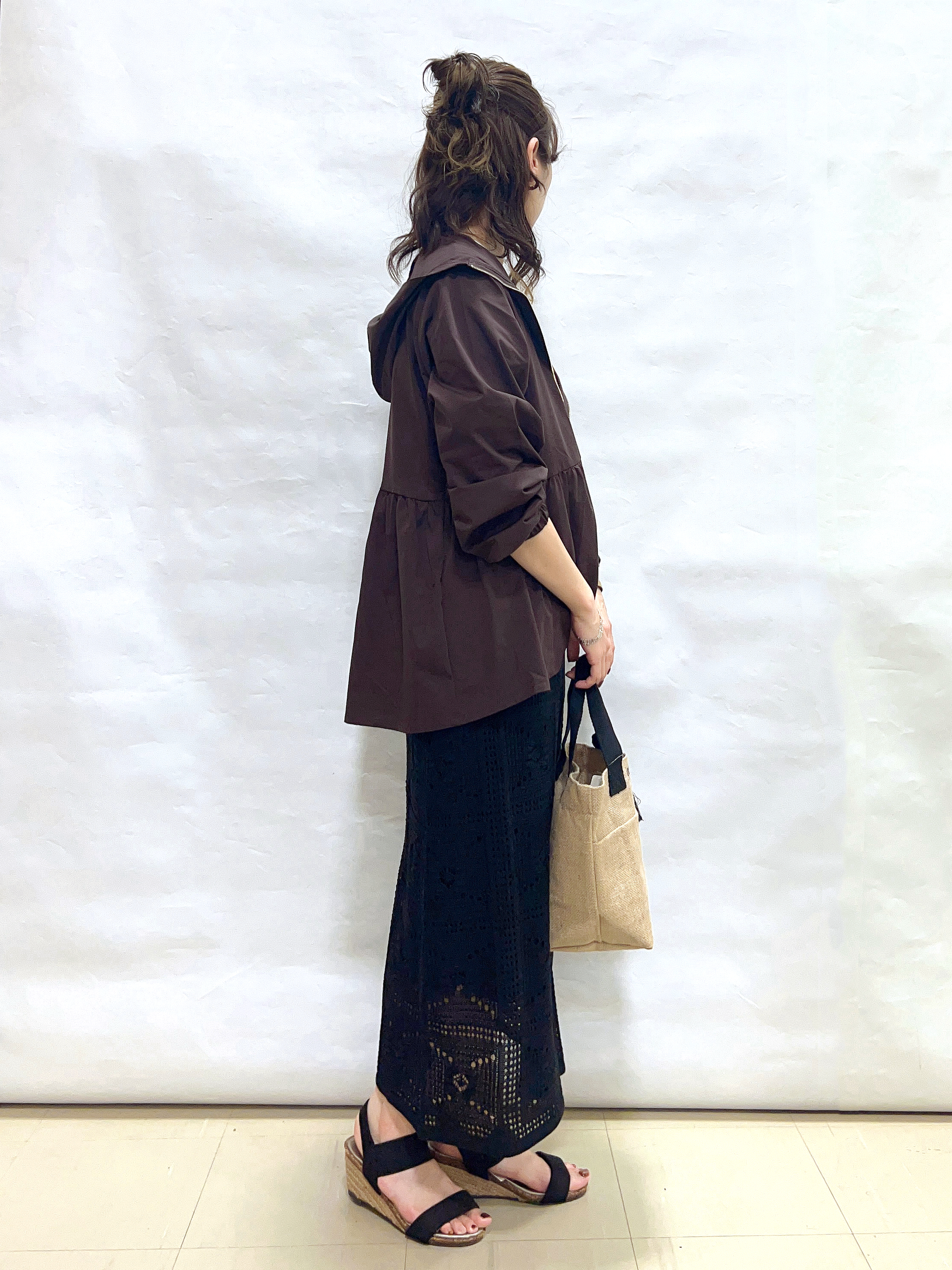 まっつんさんの「SHOO･LA･RUE｜【S-LL/体型カバー】日焼け対策にも女性らしさを UVカットペプラムパーカ」を使ったコーディネート
