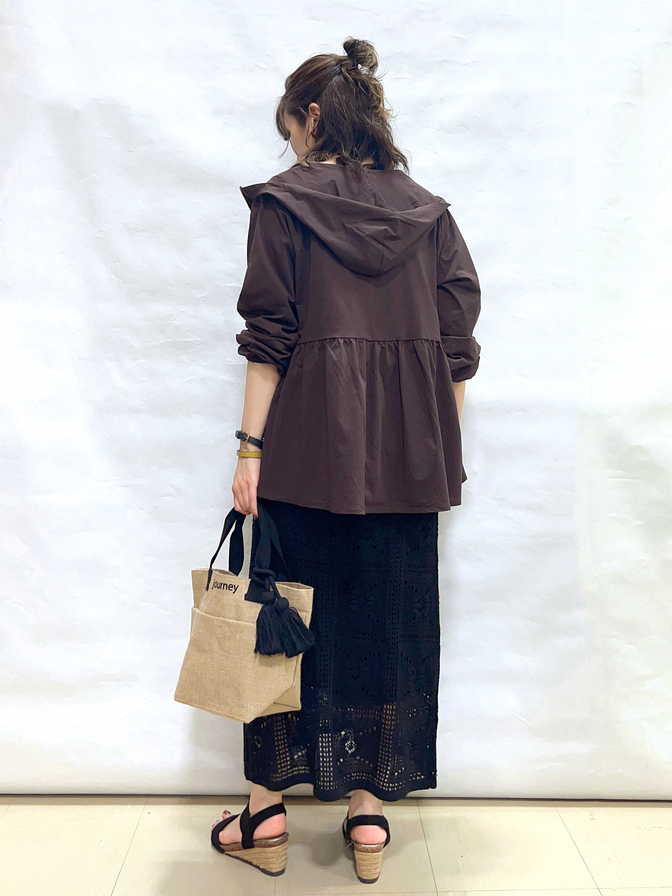まっつんさんの「SHOO･LA･RUE｜【S-LL/体型カバー】日焼け対策にも女性らしさを UVカットペプラムパーカ」を使ったコーディネート