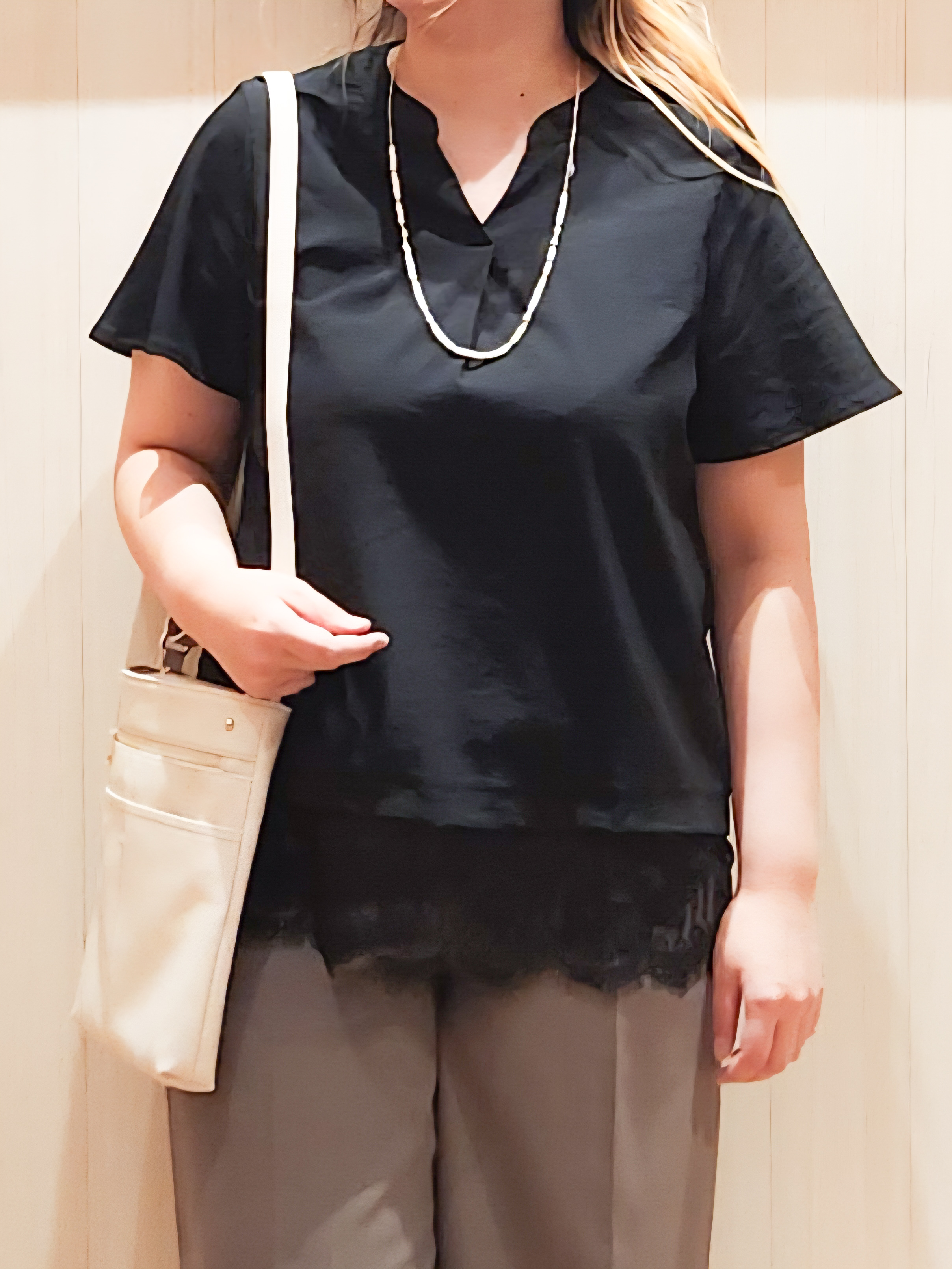 れーやんさんの「SHOO･LA･RUE｜【S-LL/洗濯機可】軽凛(かろりん) 楽に着られて上品 裾レーススキッパーブラウス」を使ったコーディネート