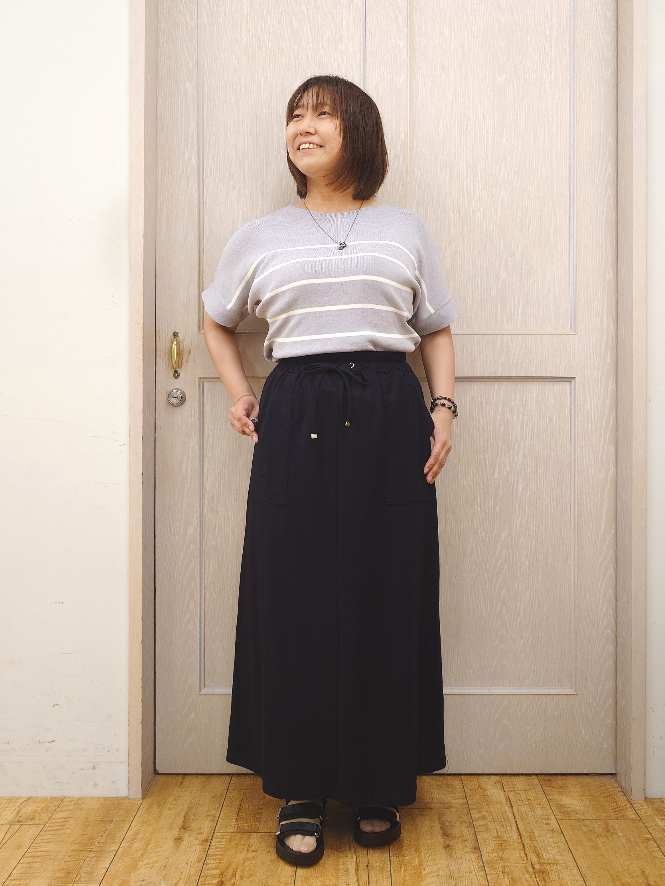 とろろさんの「SHOO･LA･RUE｜【毎日洗える/UV】二の腕隠れる さらっとドルマン半袖ニット」を使ったコーディネート