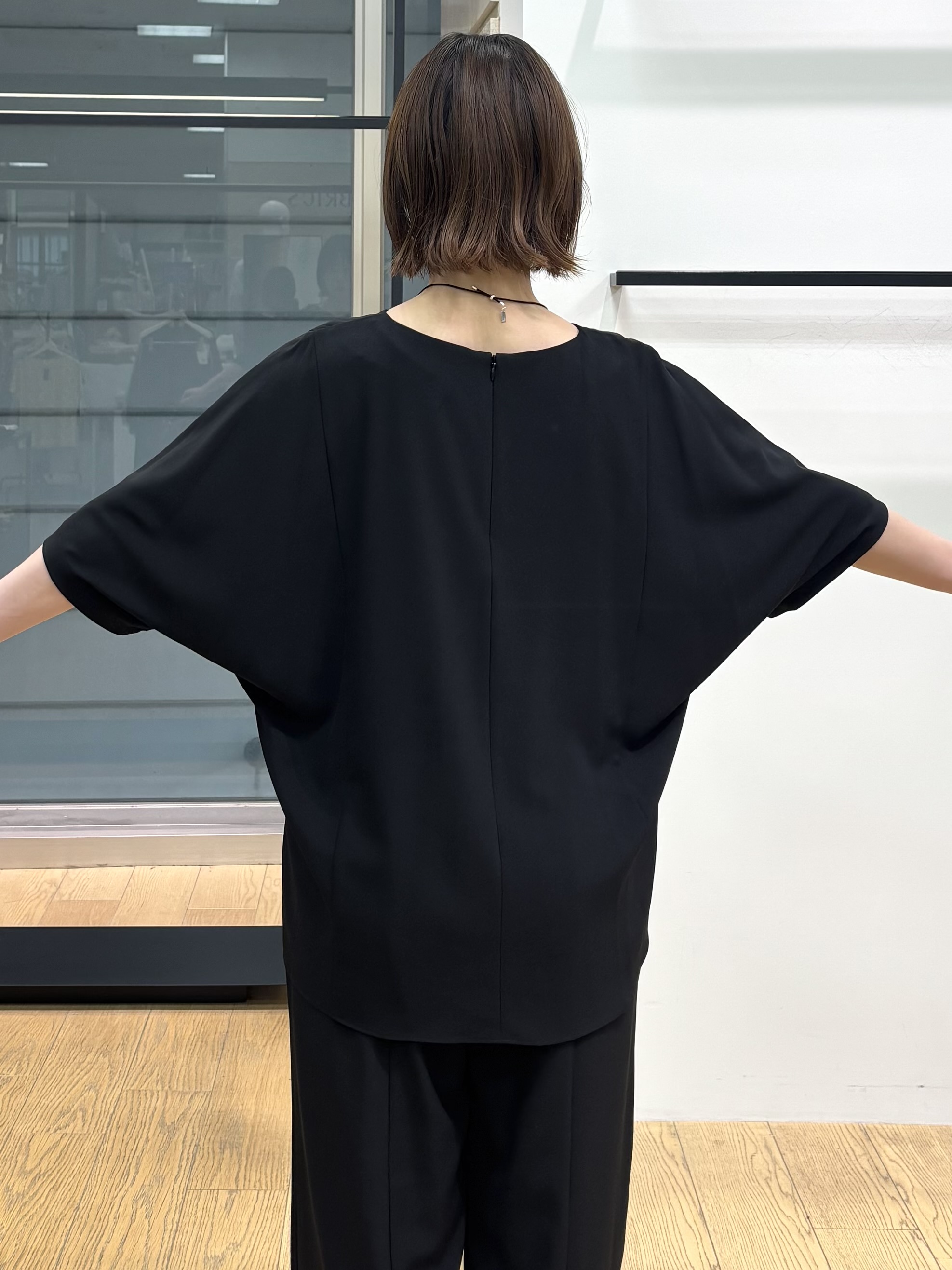 asamiさんの「INDIVI｜【体型＆二の腕カバー/着る日傘】ドルマントップス」を使ったコーディネート
