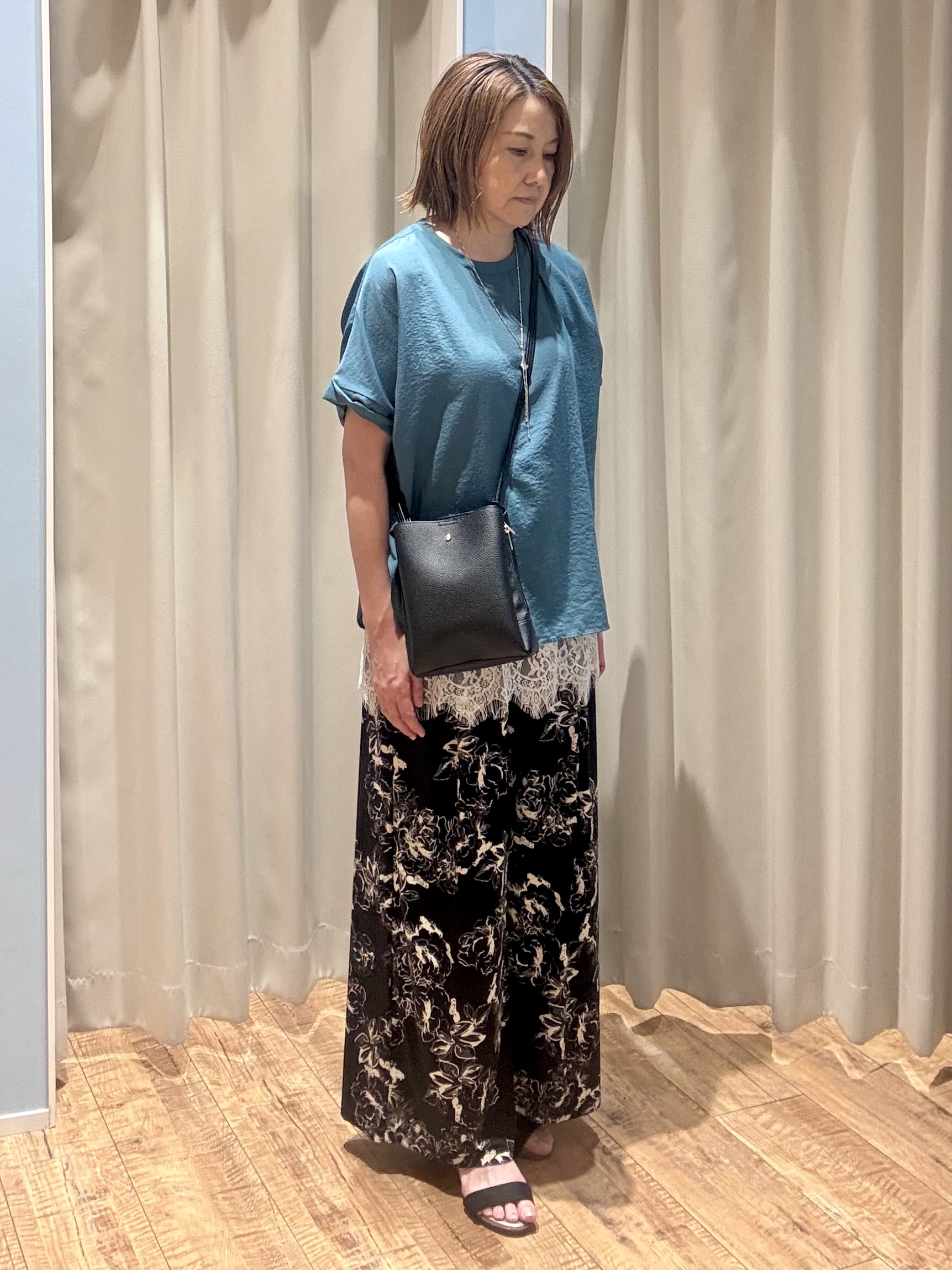yuさんの「SHOO･LA･RUE｜【着丈選べる/体型カバー】洗濯後しわになりにくい さらっと快適ドルマントップス」を使ったコーディネート