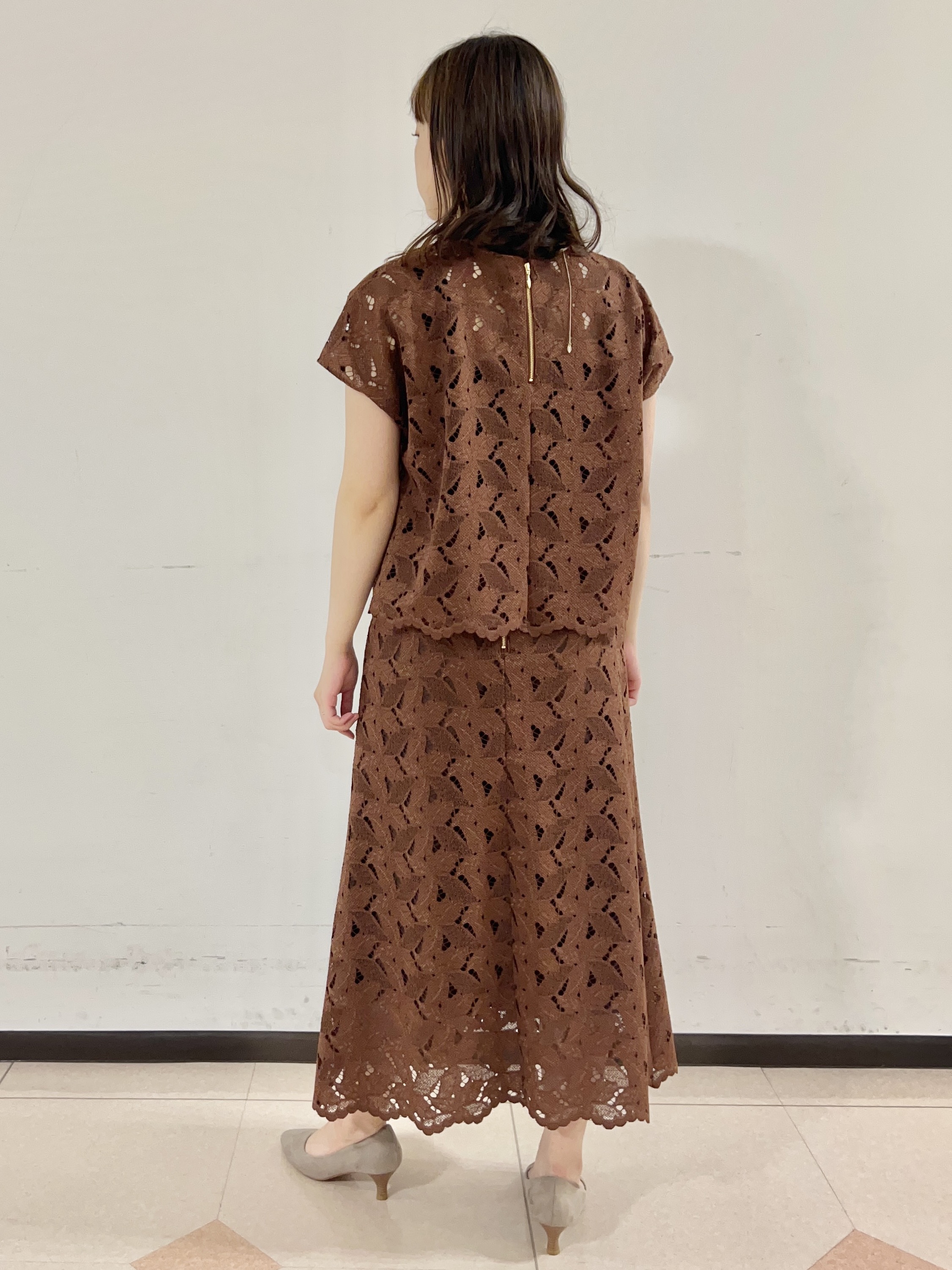 りおさんの「UNTITLED｜【セットアップ可/品のある透け感】リーフレースブラウス」を使ったコーディネート