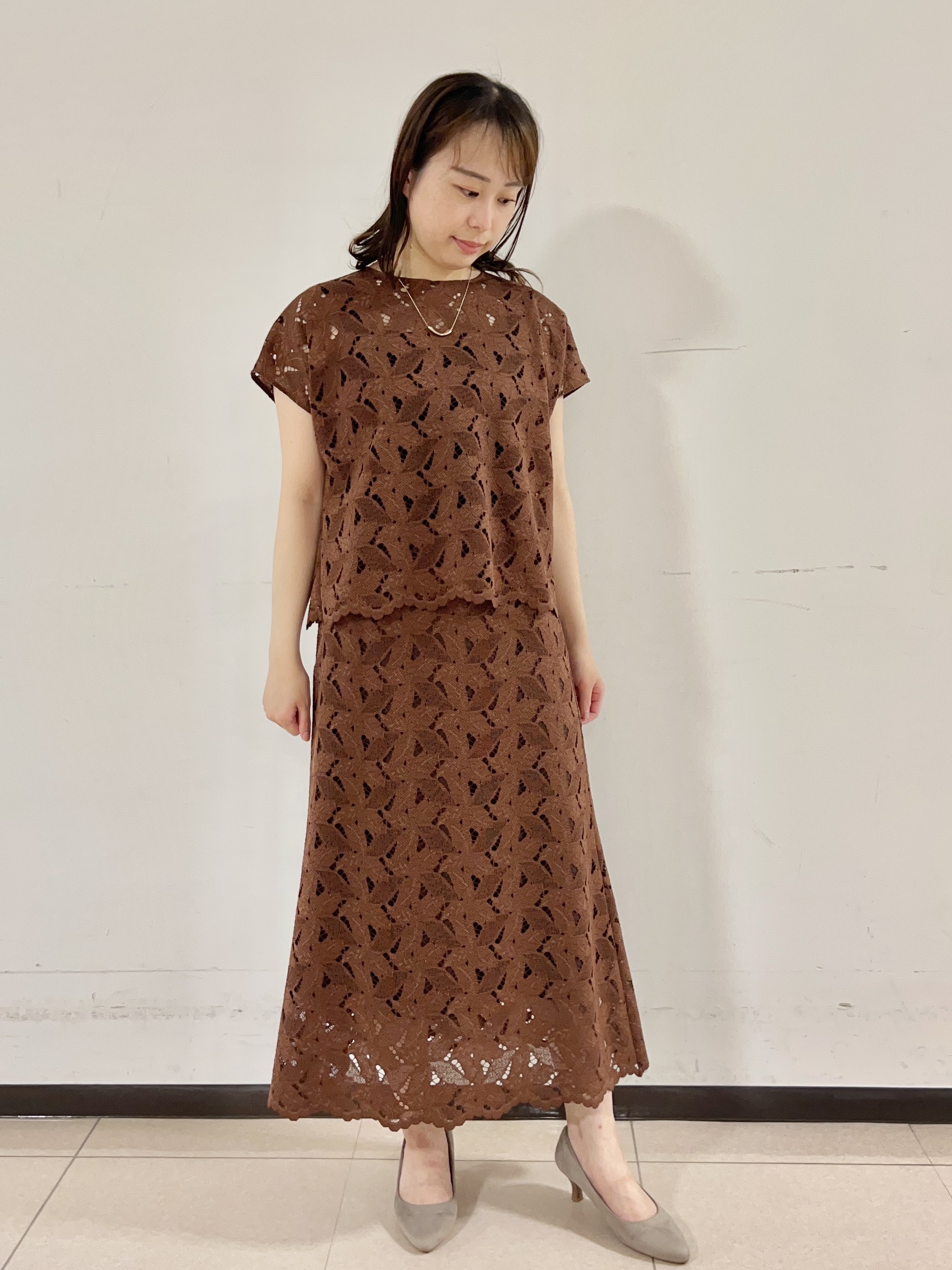 りおさんの「UNTITLED｜【セットアップ可/品のある透け感】リーフレースブラウス」を使ったコーディネート