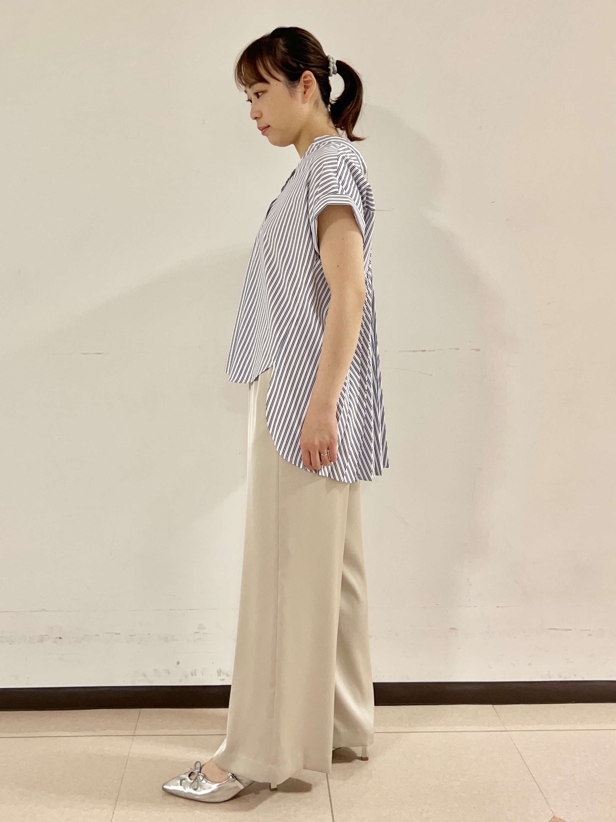 りおさんの「UNTITLED｜【吸水速乾/接触冷感】バックプリーツデザインブラウス」を使ったコーディネート