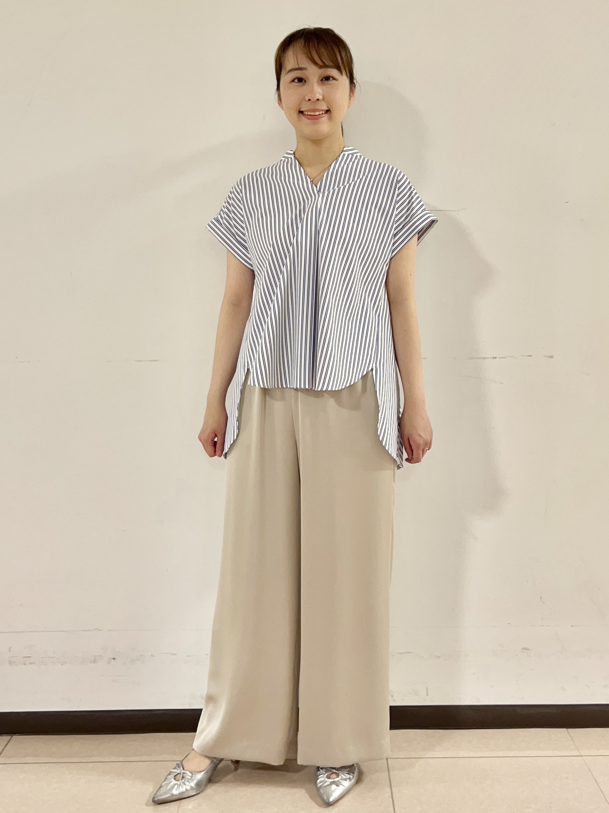 りおさんの「UNTITLED｜【吸水速乾/接触冷感】バックプリーツデザインブラウス」を使ったコーディネート