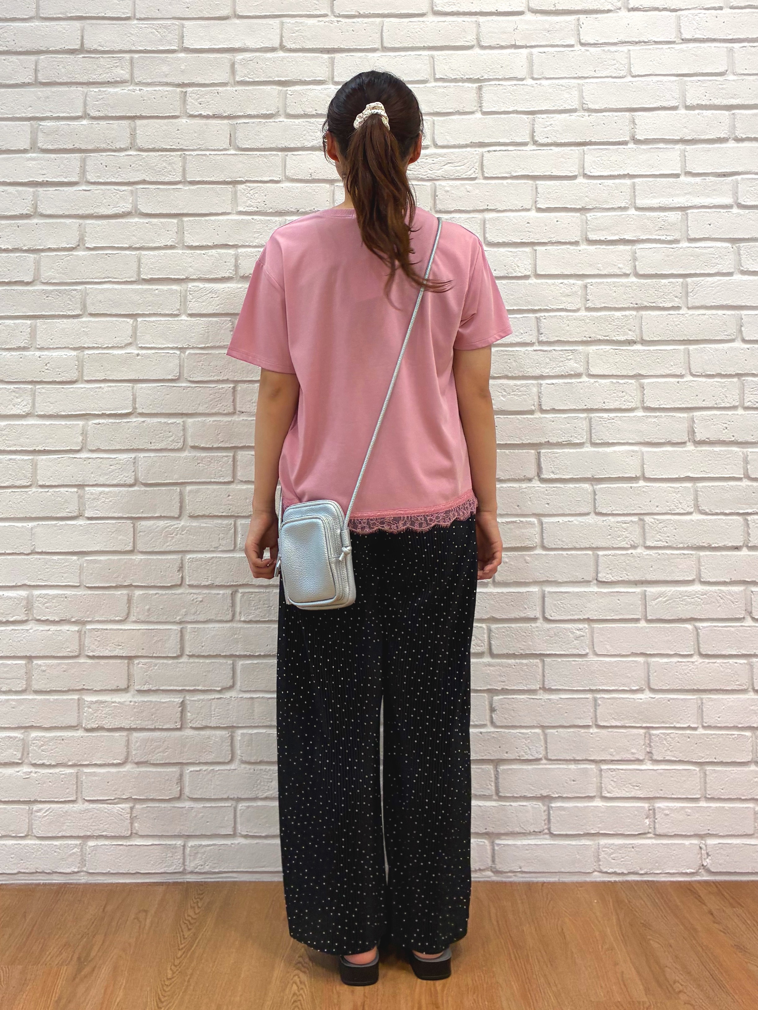 もんちゃんさんの「SHOO･LA･RUE｜【UV/S-LL/洗濯機可】真夏に着たい裾レースが女性らしさをプラスする プリントアソートTシャツ」を使ったコーディネート