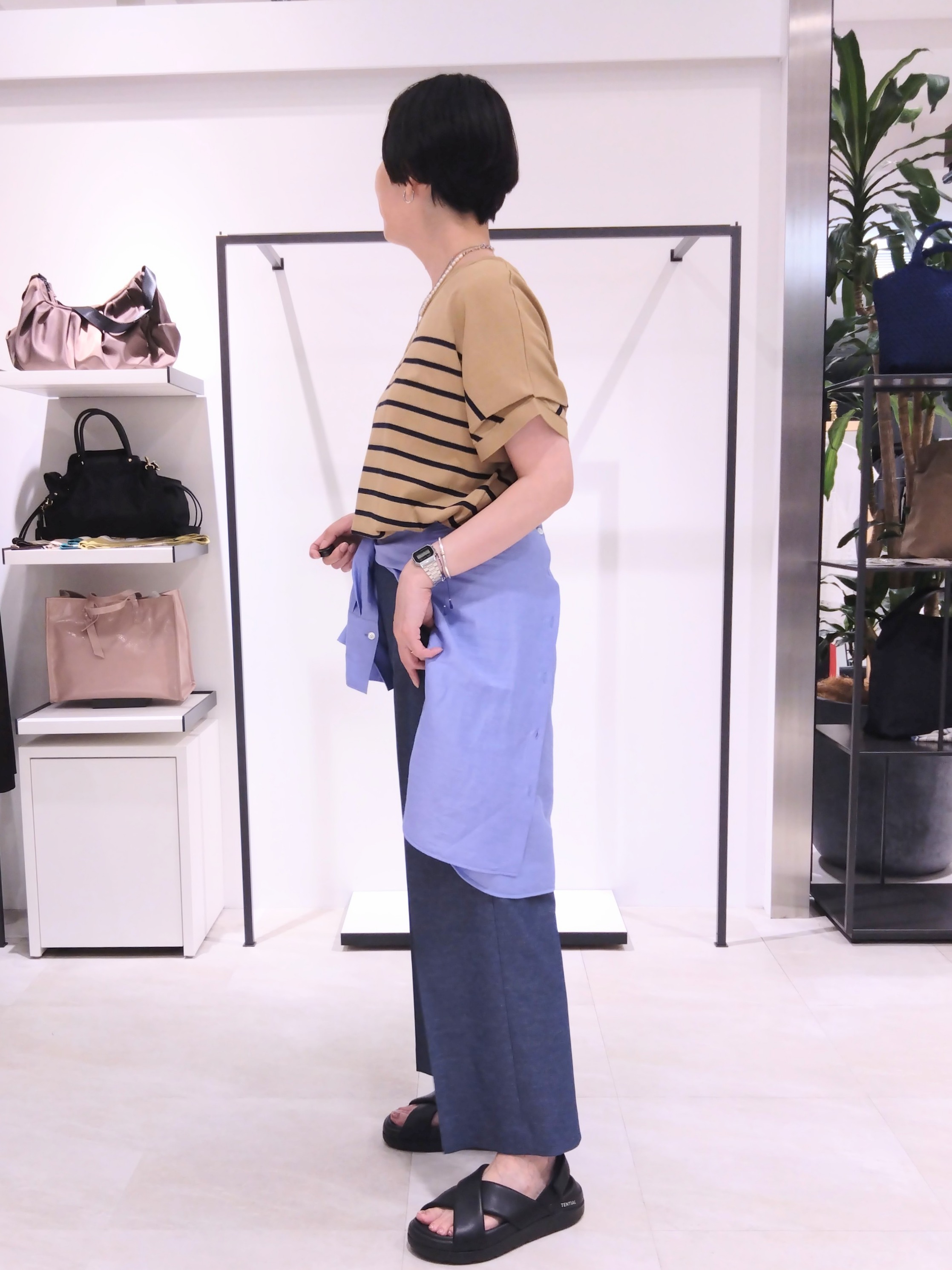 まちこさんの「UNTITLED｜【肌に張りつきにくい/前後2WAY】ドライタッチコットンプルオーバー」を使ったコーディネート