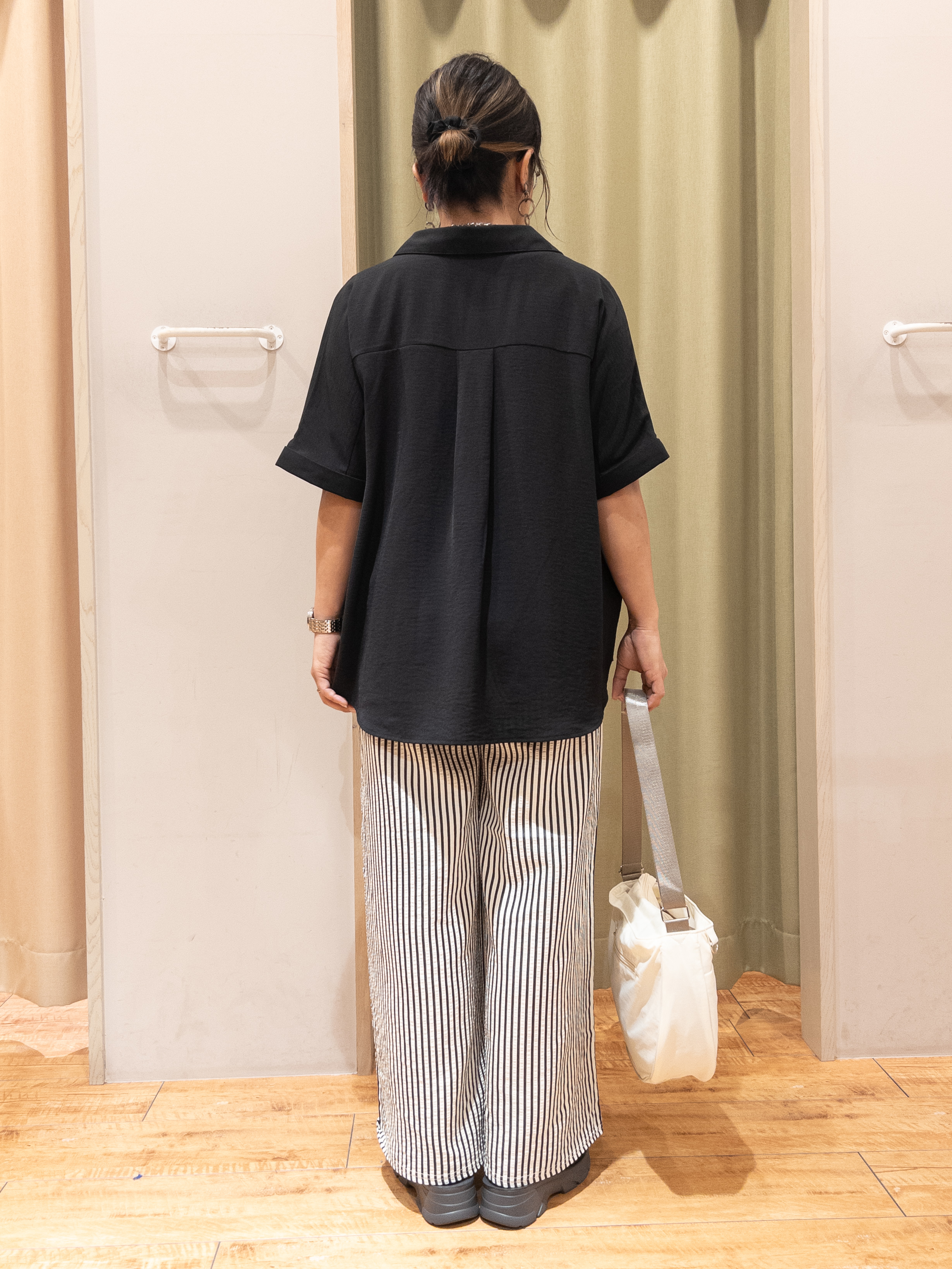 Kawa-sanさんの「SHOO･LA･RUE｜【洗濯後しわになりにくい/体型カバー】二の腕も隠せる　お袖ロールアップ半袖シャツ」を使ったコーディネート