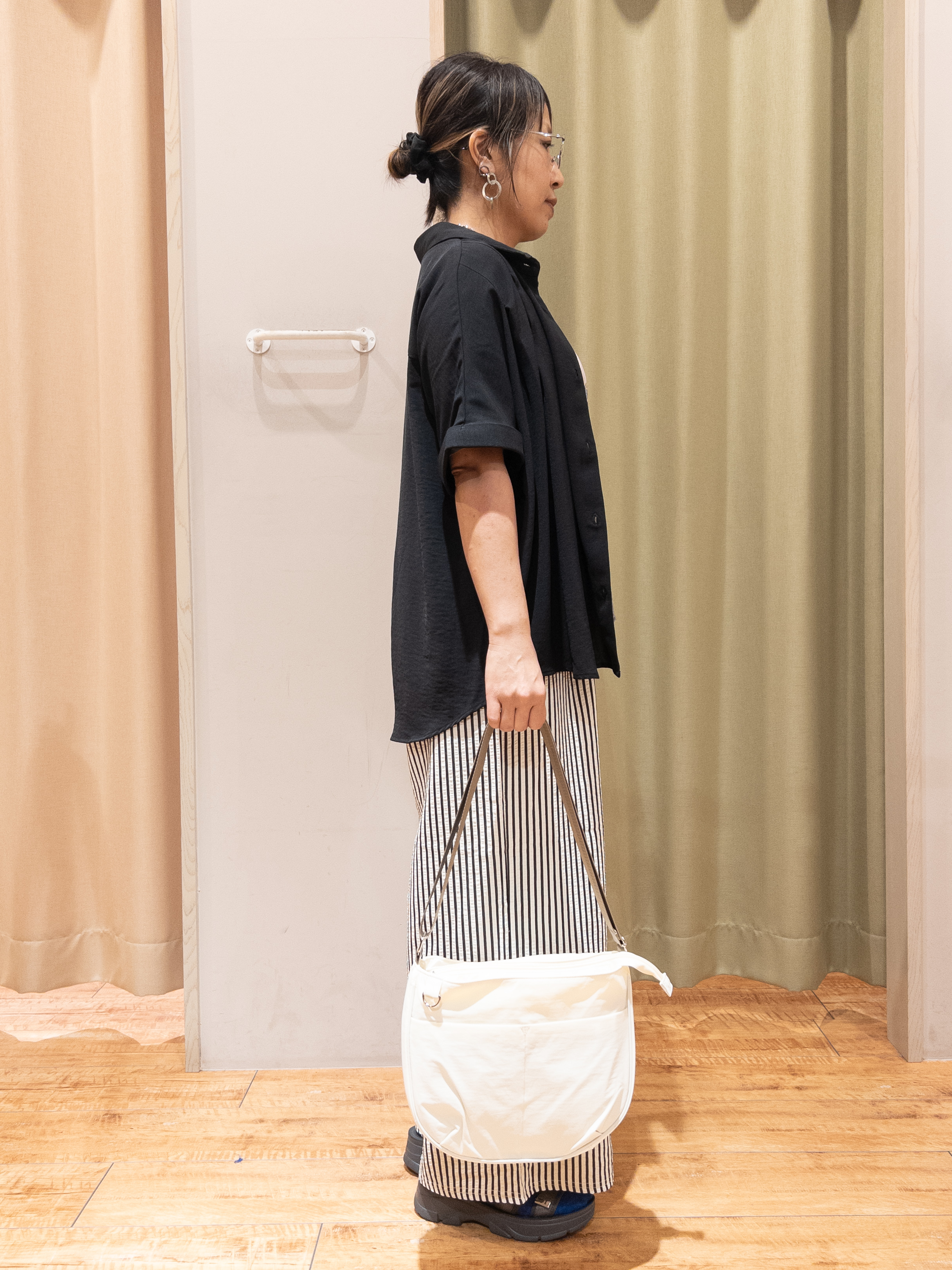 Kawa-sanさんの「SHOO･LA･RUE｜【洗濯後しわになりにくい/体型カバー】二の腕も隠せる　お袖ロールアップ半袖シャツ」を使ったコーディネート