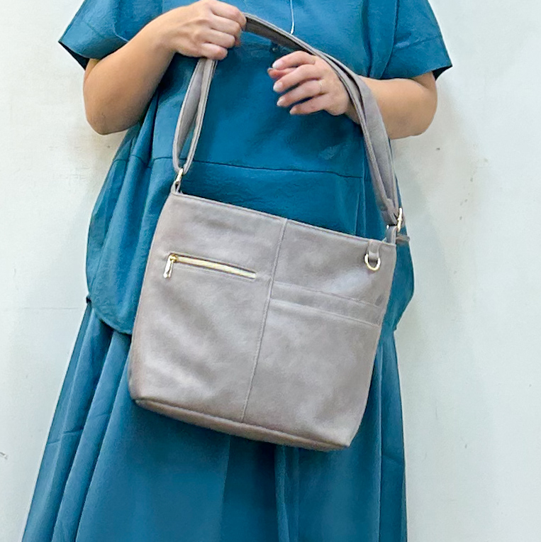 haruさんの「SHOO･LA･RUE｜【洗濯機可/セットアップ可】軽凛(かろりん) シンプル上品 切替コクーントップス」を使ったコーディネート