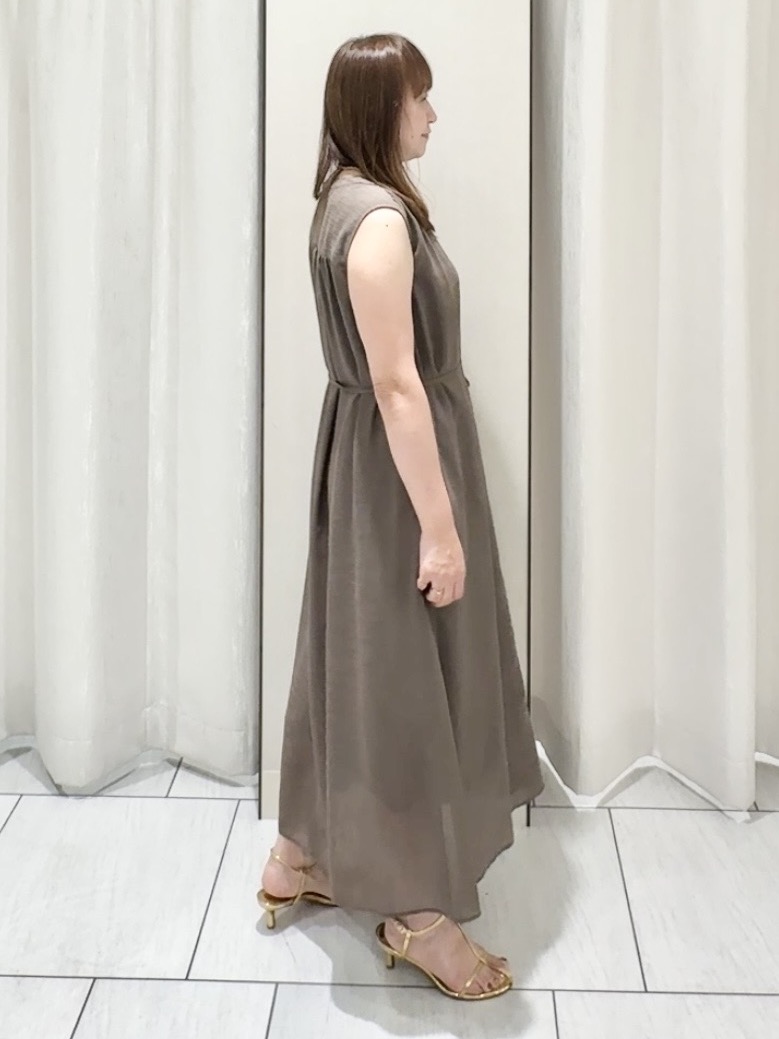 ʏᴜᴋɪᴋᴏさんの「UNTITLED｜【秋映え/ジレとしても〇】シアーVネックワンピース」を使ったコーディネート