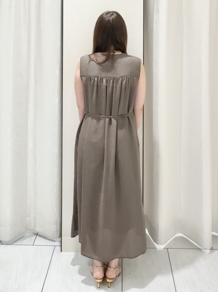 ʏᴜᴋɪᴋᴏさんの「UNTITLED｜【秋映え/ジレとしても〇】シアーVネックワンピース」を使ったコーディネート