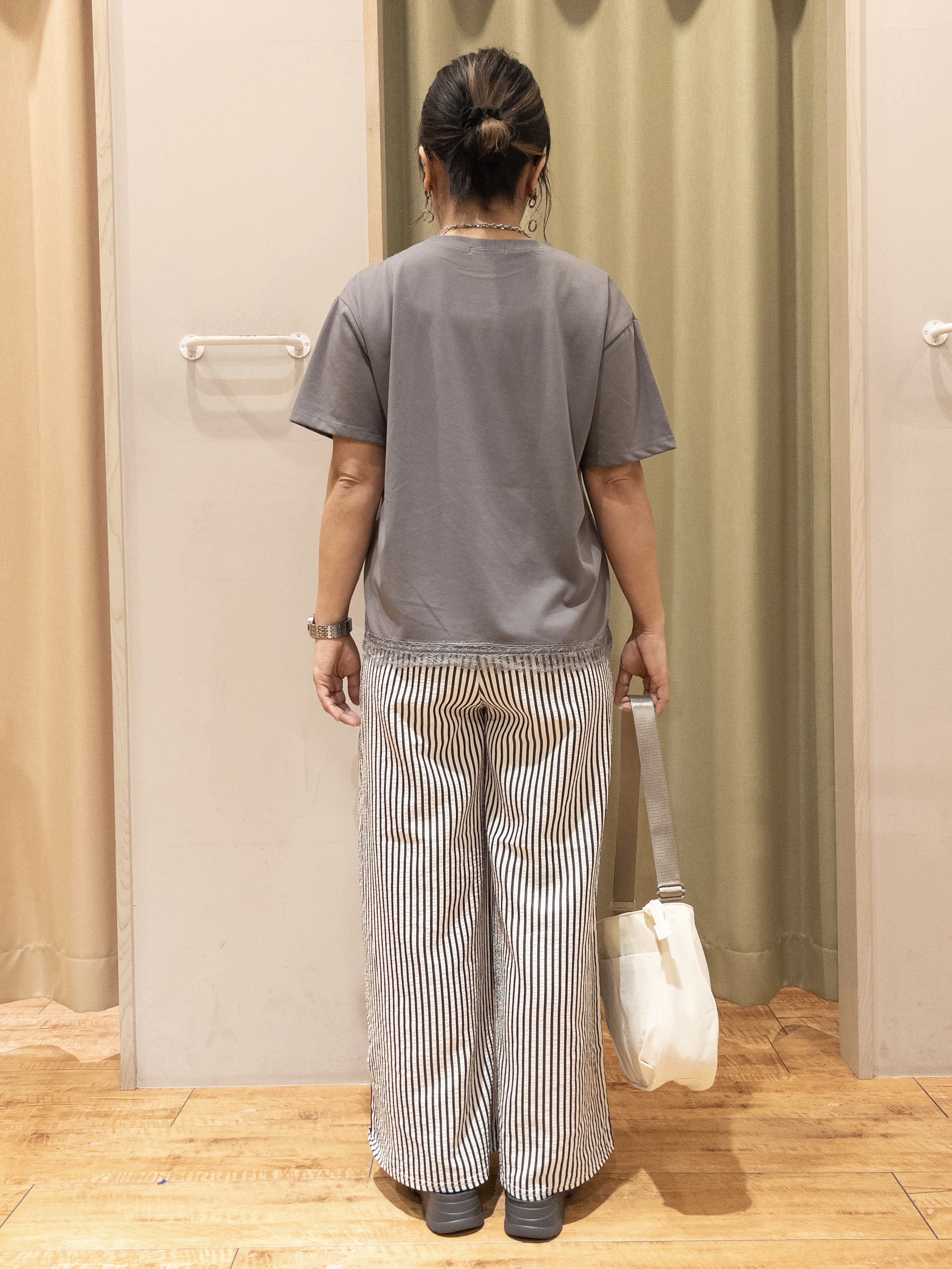 Kawa-sanさんの「SHOO･LA･RUE｜【洗濯後しわになりにくい/体型カバー】二の腕も隠せる　お袖ロールアップ半袖シャツ」を使ったコーディネート