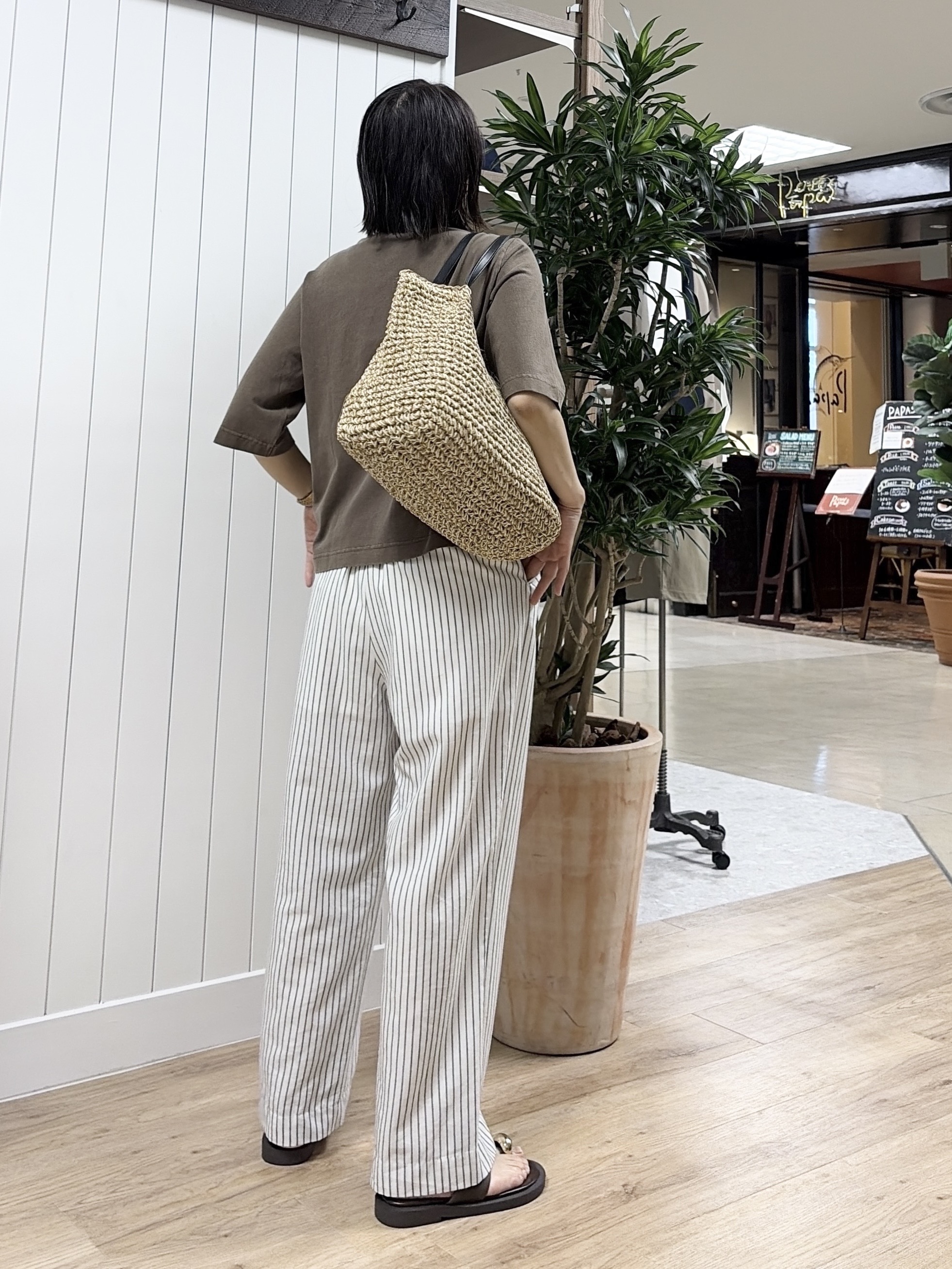 ISOさんの「Dessin｜アシメフリル ヴィンテージライクプルオーバー」を使ったコーディネート
