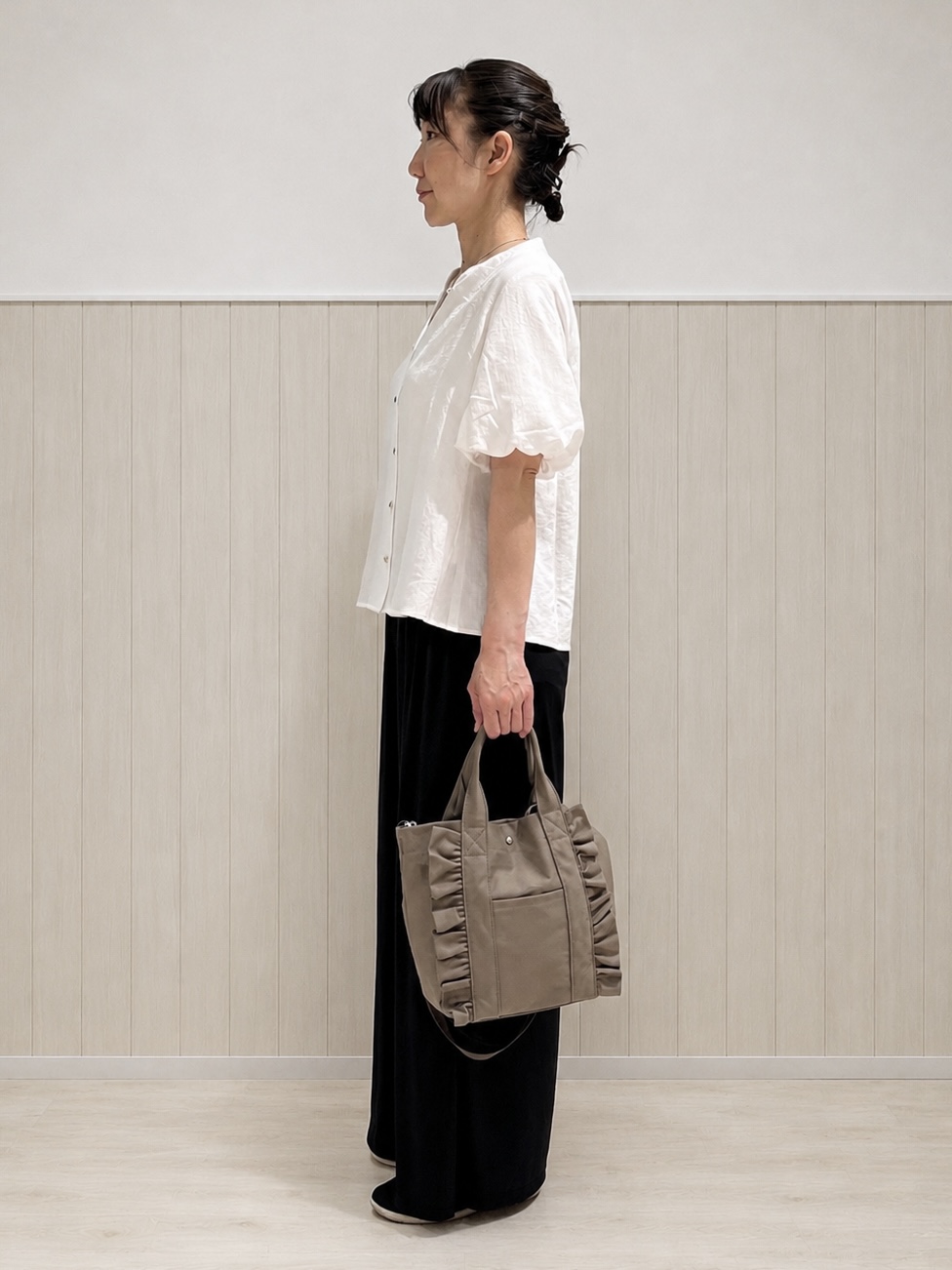 まつみさんの「SHOO･LA･RUE｜【洗濯機可】バルーンスリーブで二の腕カバー キーネック5分袖ブラウス」を使ったコーディネート