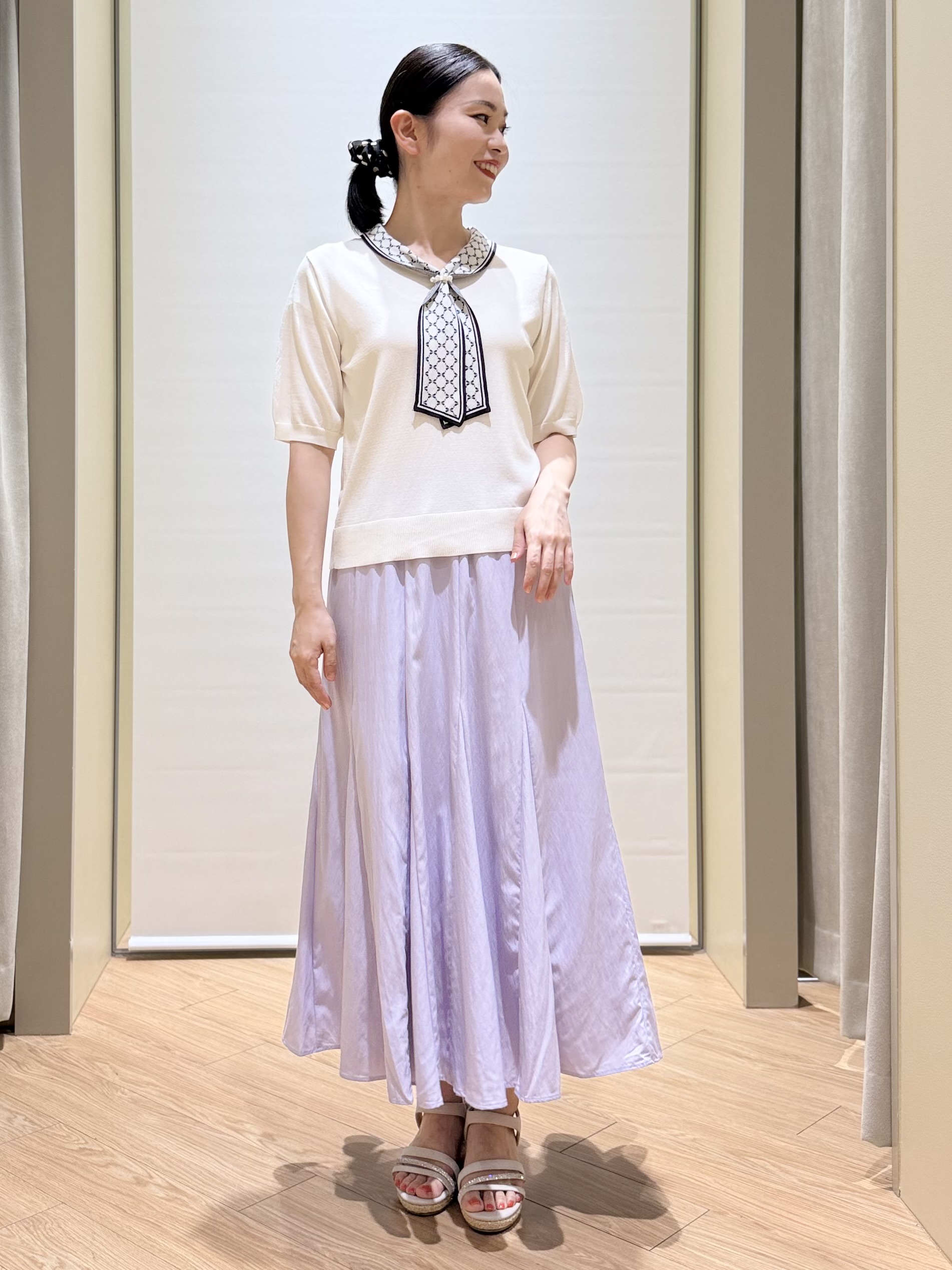 あんりさんの「grove｜【大人気アイテム5分袖で登場！】スカーフ柄ボウタイ五分袖ニットプルオーバ―」を使ったコーディネート
